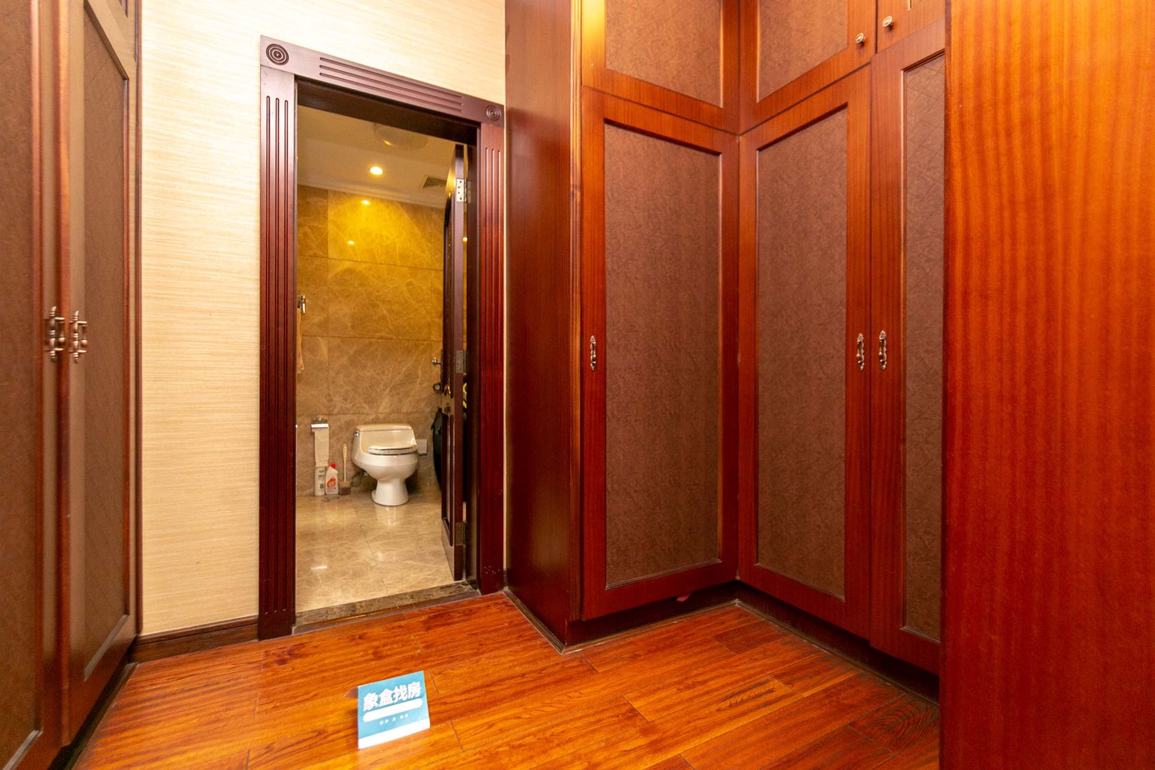 中隆国际御玺 6室2厅5卫 12000.0元/月 中隆国际御玺 6室2厅5卫 12000.0元/月室内图