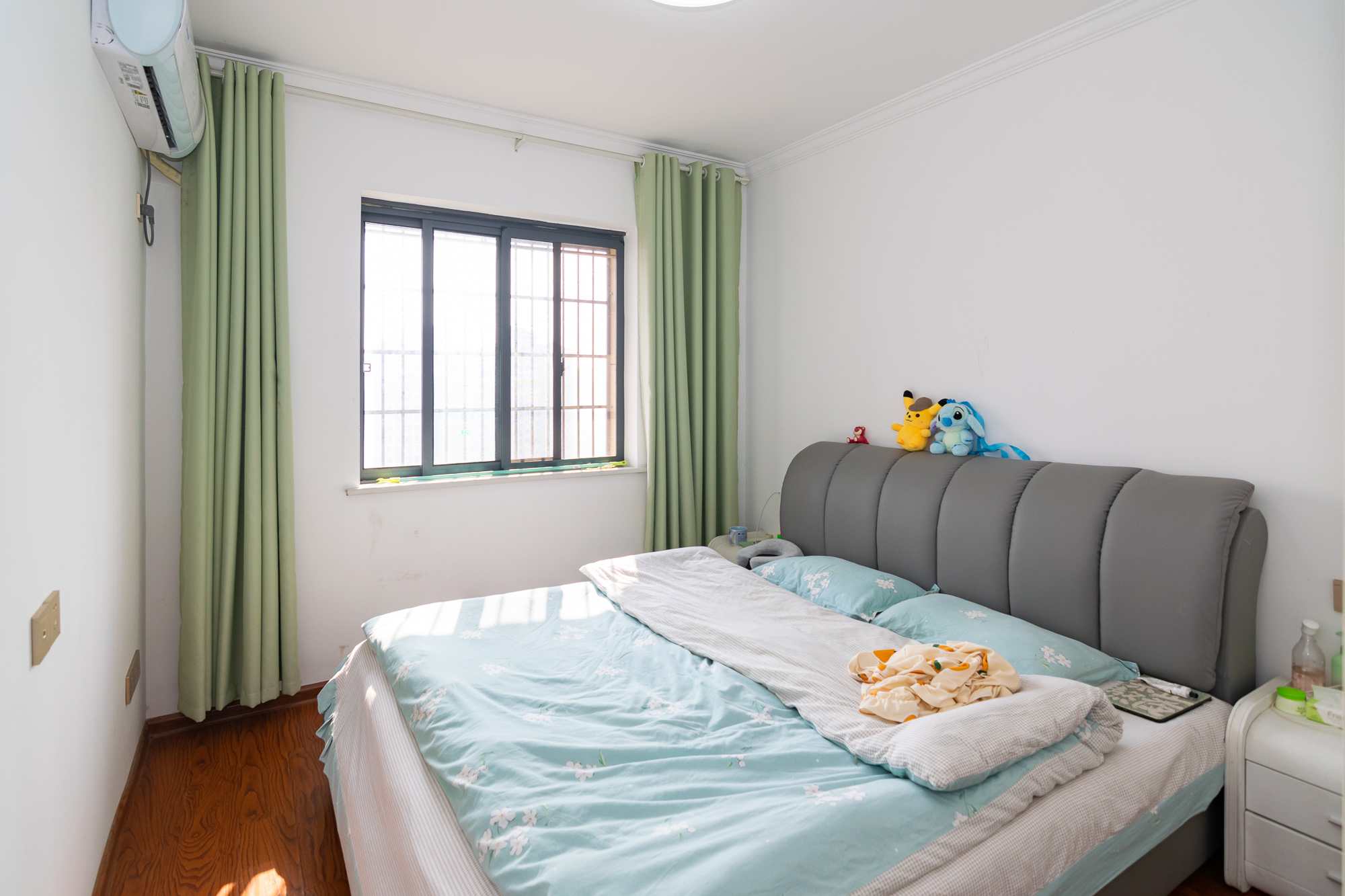 荣盛岳麓峰景 3室2厅2卫 68.0万 荣盛岳麓峰景 3室2厅2卫 68.0万卧室