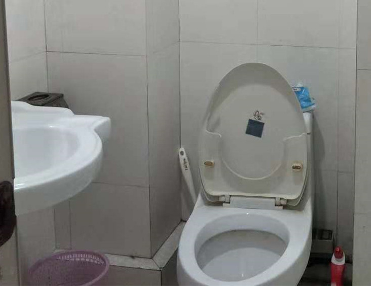 七彩丽都  1室1厅1卫   2200.00元/月