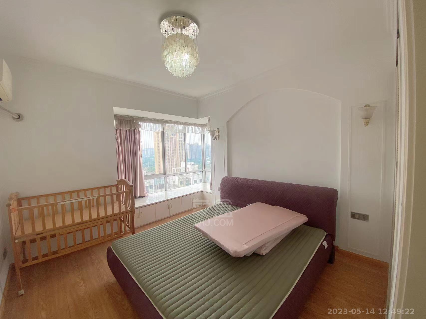 山河锦园 3室2厅2卫 1900.0元/月 山河锦园 3室2厅2卫 1900.0元/月室内图