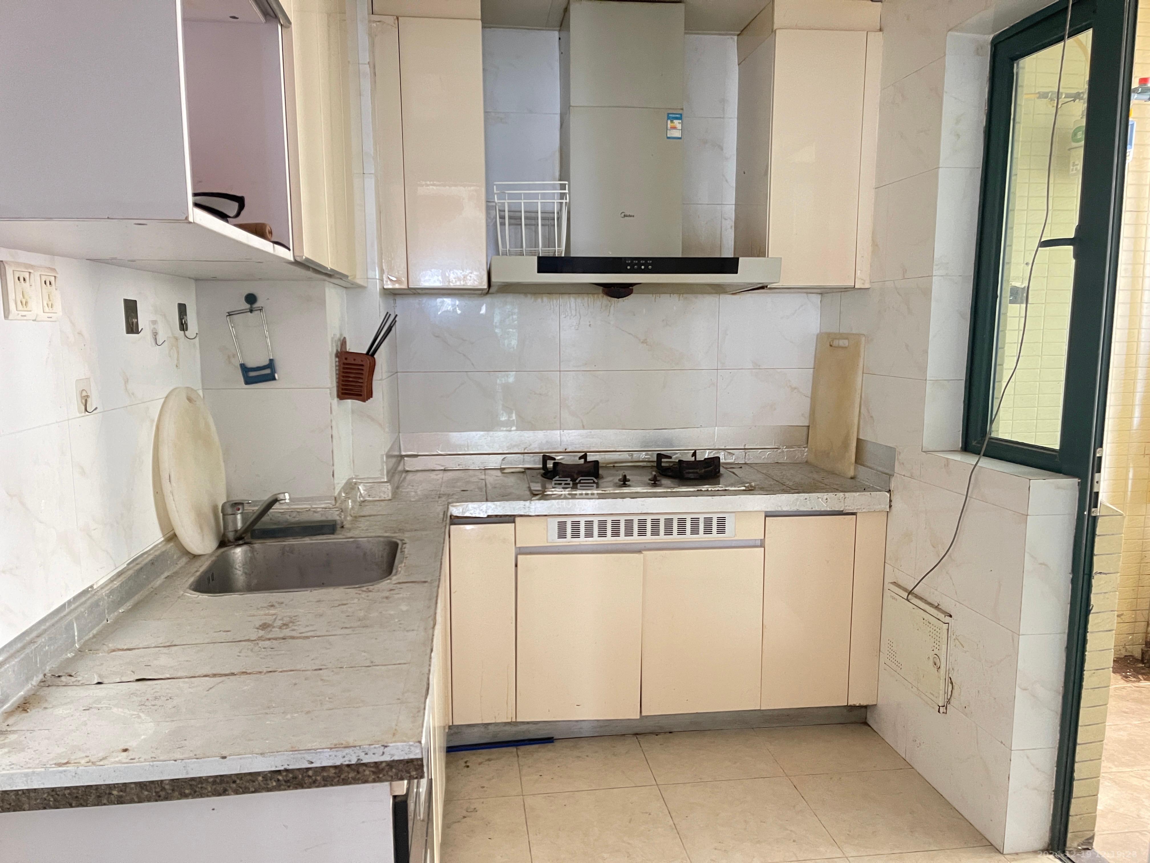 恒大雅苑 2室2厅1卫 2200.0元/月 恒大雅苑 2室2厅1卫 2200.0元/月室内图