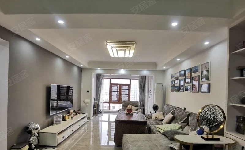 金泰嘉园  3室2厅2卫    79.8万客厅