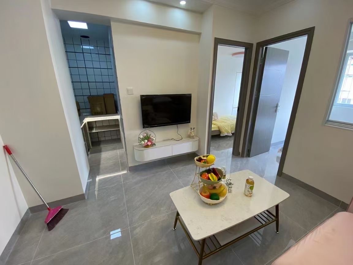 海富大厦  2室1厅1卫    57.0万 海富大厦  2室1厅1卫    57.0万客厅