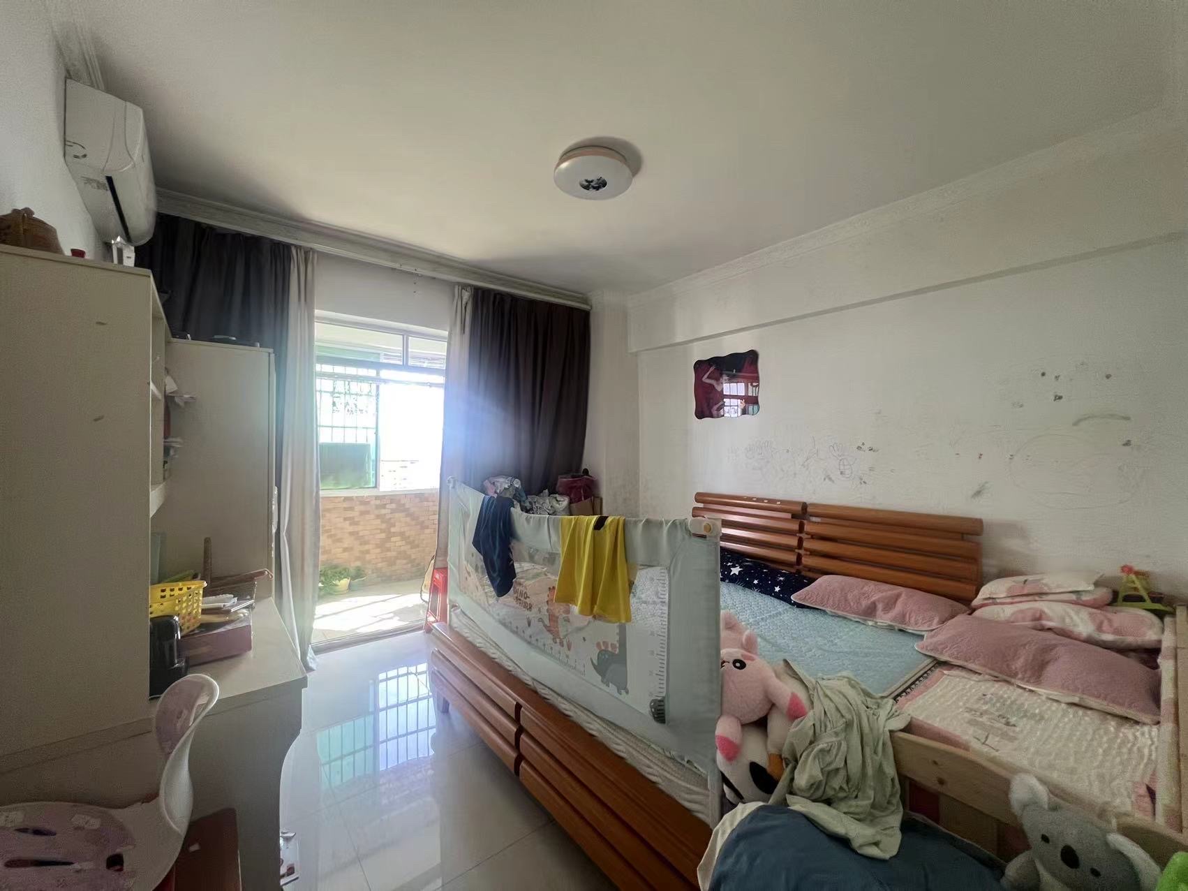 凤翔大厦  1室0厅0卫    95.0万 凤翔大厦  1室0厅0卫    95.0万客厅