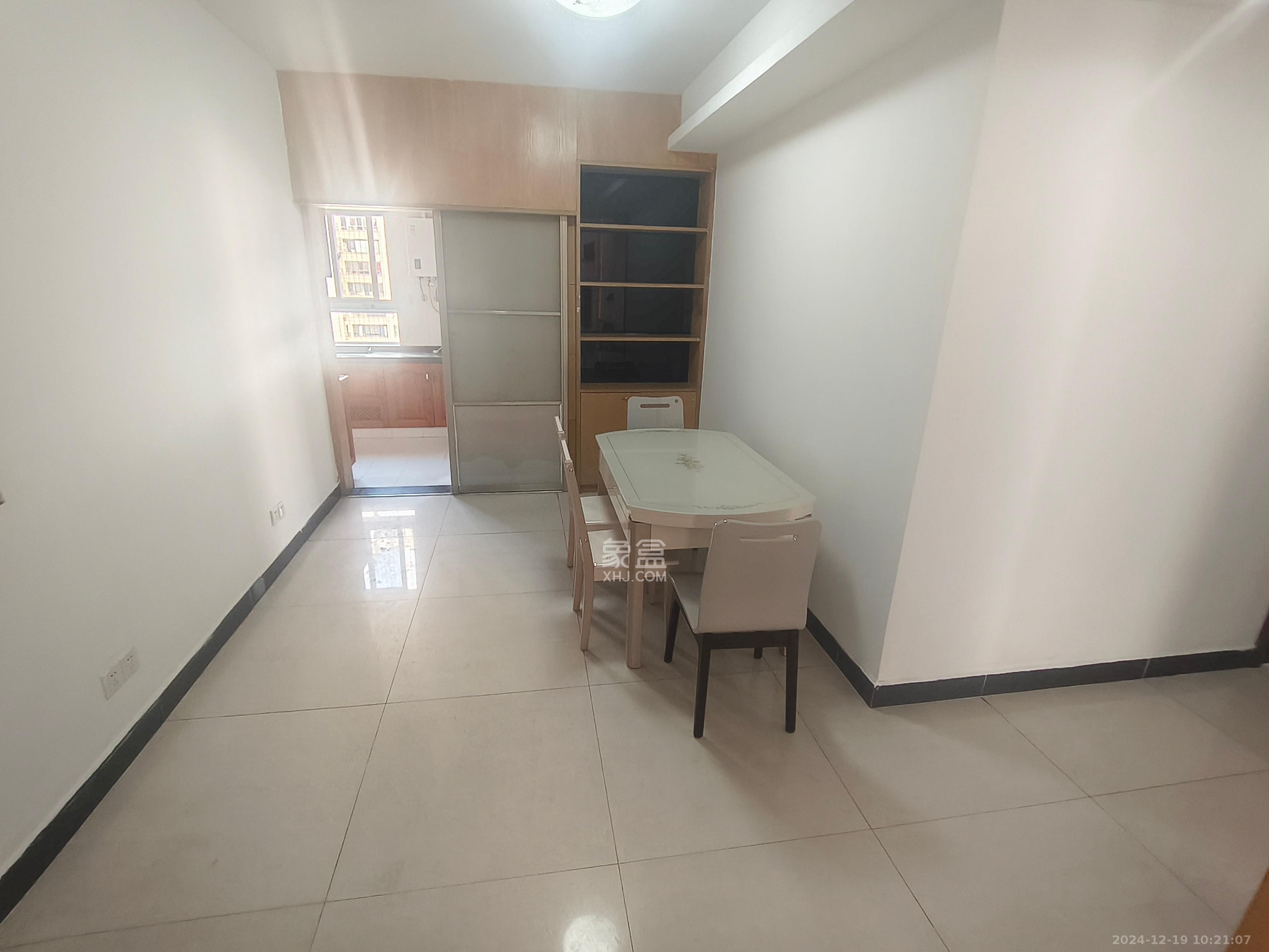 鸿景雅苑  3室1厅1卫   4200.00元/月室内图