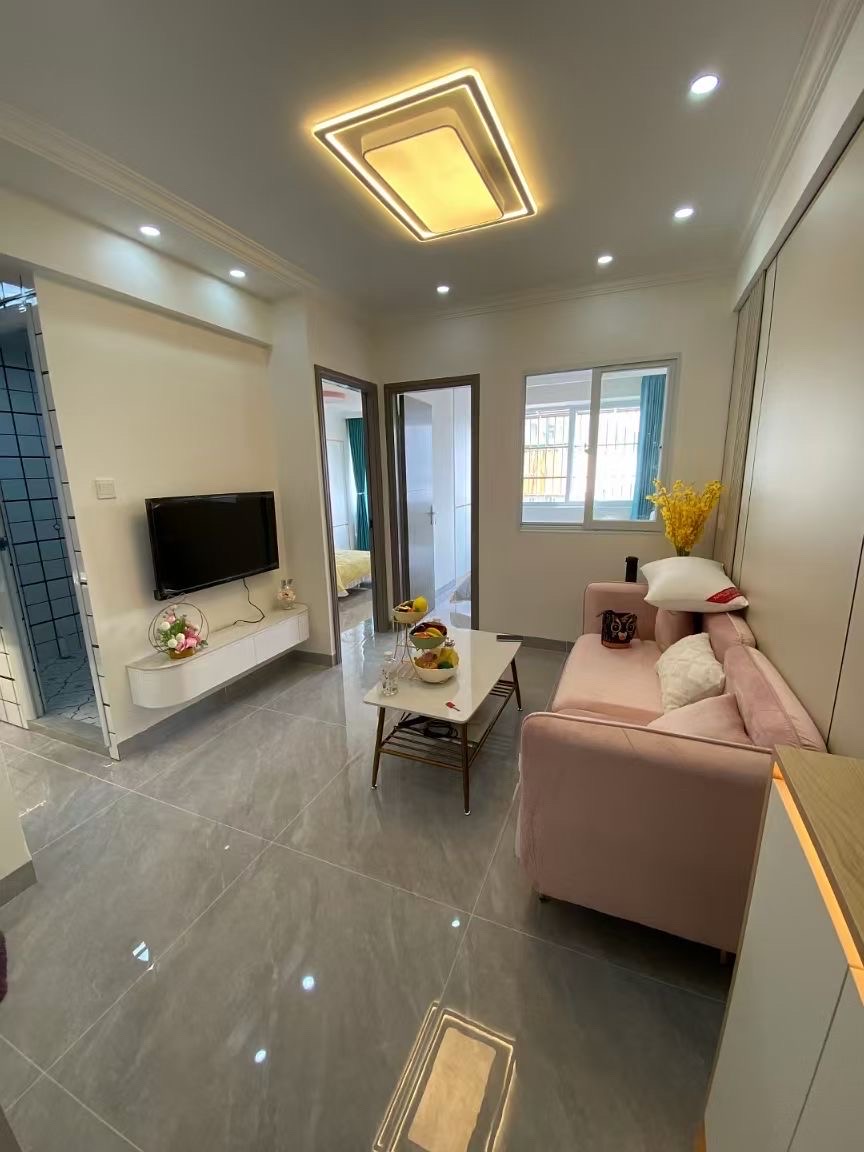 海富大厦  2室1厅1卫    57.0万 海富大厦  2室1厅1卫    57.0万客厅