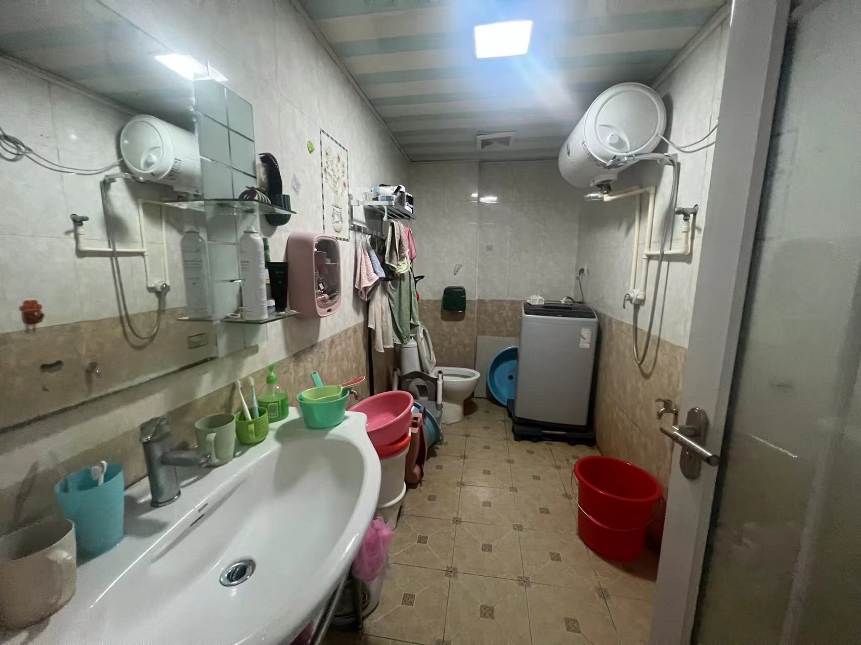 凤翔大厦  1室0厅0卫    95.0万 凤翔大厦  1室0厅0卫    95.0万客厅