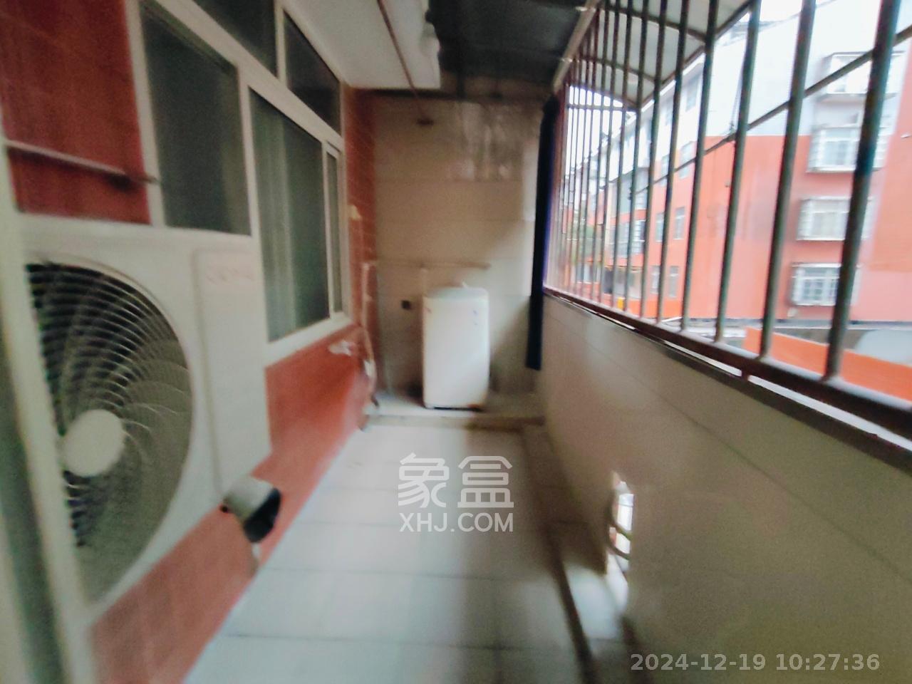 湘绣城 3室2厅2卫 1500.0元/月 湘绣城 3室2厅2卫 1500.0元/月室内图