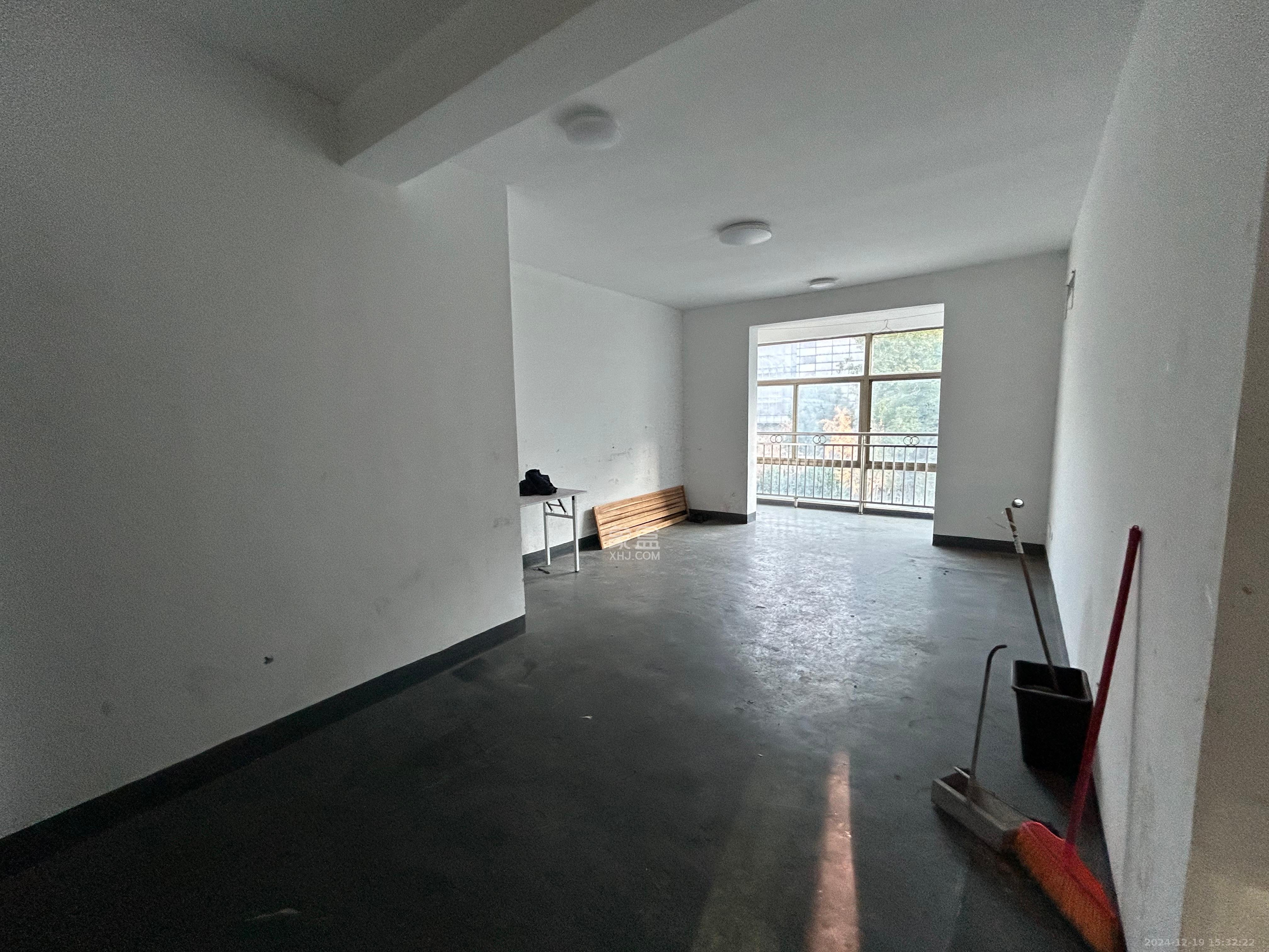 麓谷加州阳光  3室1厅1卫    2200.0元/月 麓谷加州阳光  3室1厅1卫    2200.0元/月