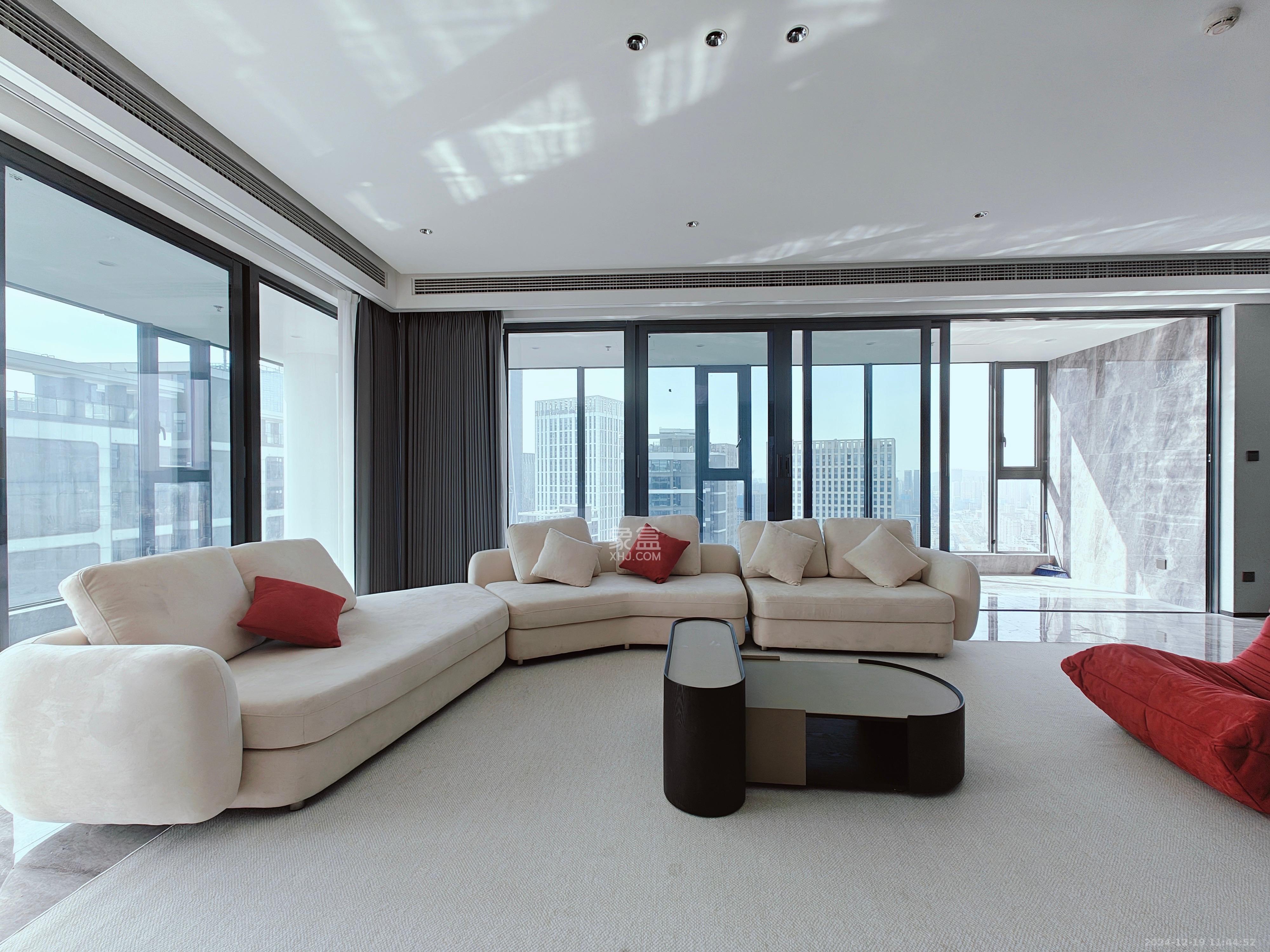 旭辉铂悦湘江 4室2厅3卫 18000.0元/月 旭辉铂悦湘江 4室2厅3卫 18000.0元/月室内图