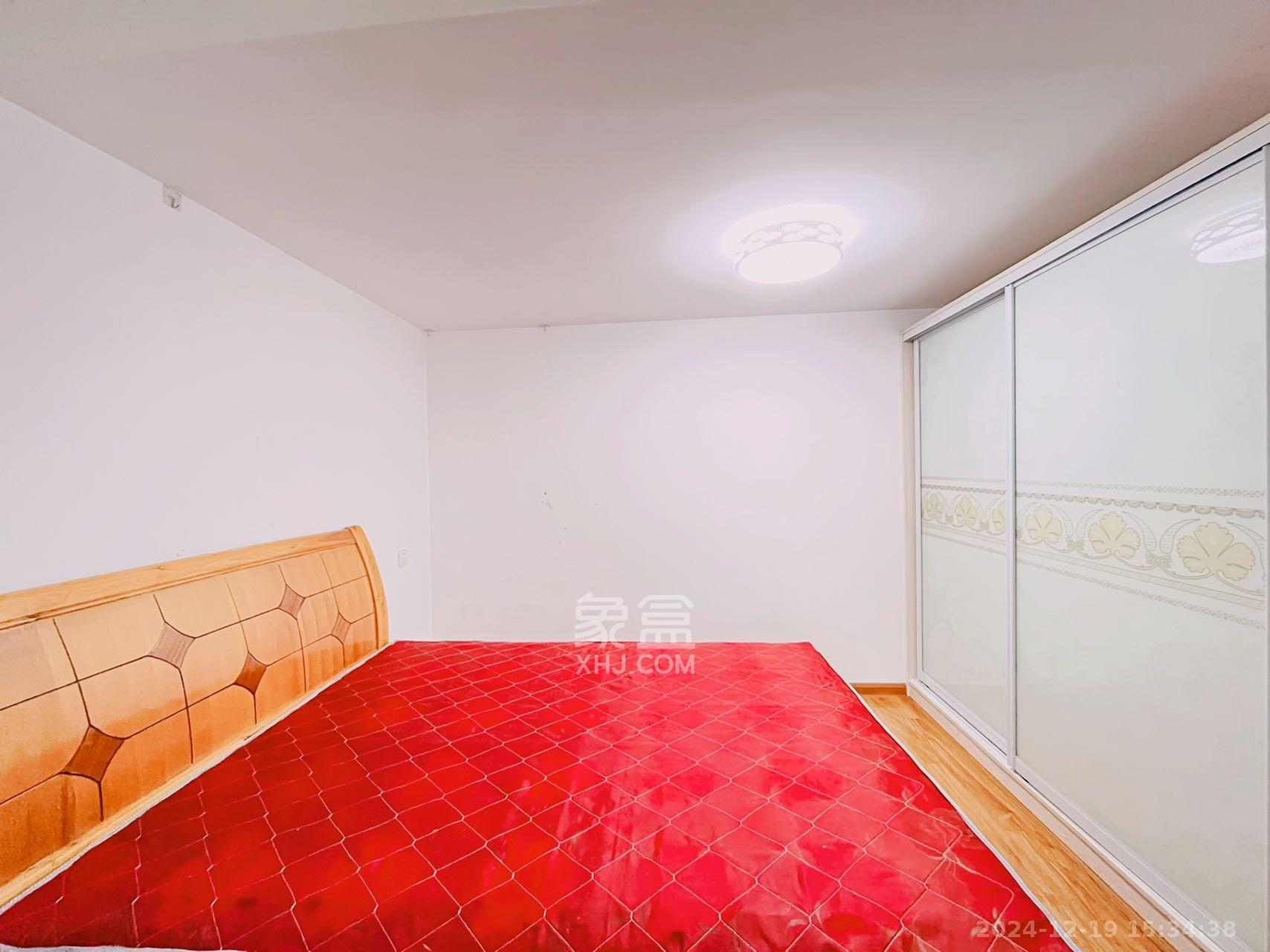 金色loft（鑫秋大厦）  2室1厅1卫   1850.00元/月室内图