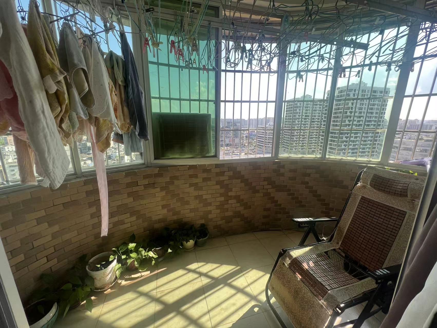 凤翔大厦  1室0厅0卫    95.0万 凤翔大厦  1室0厅0卫    95.0万客厅