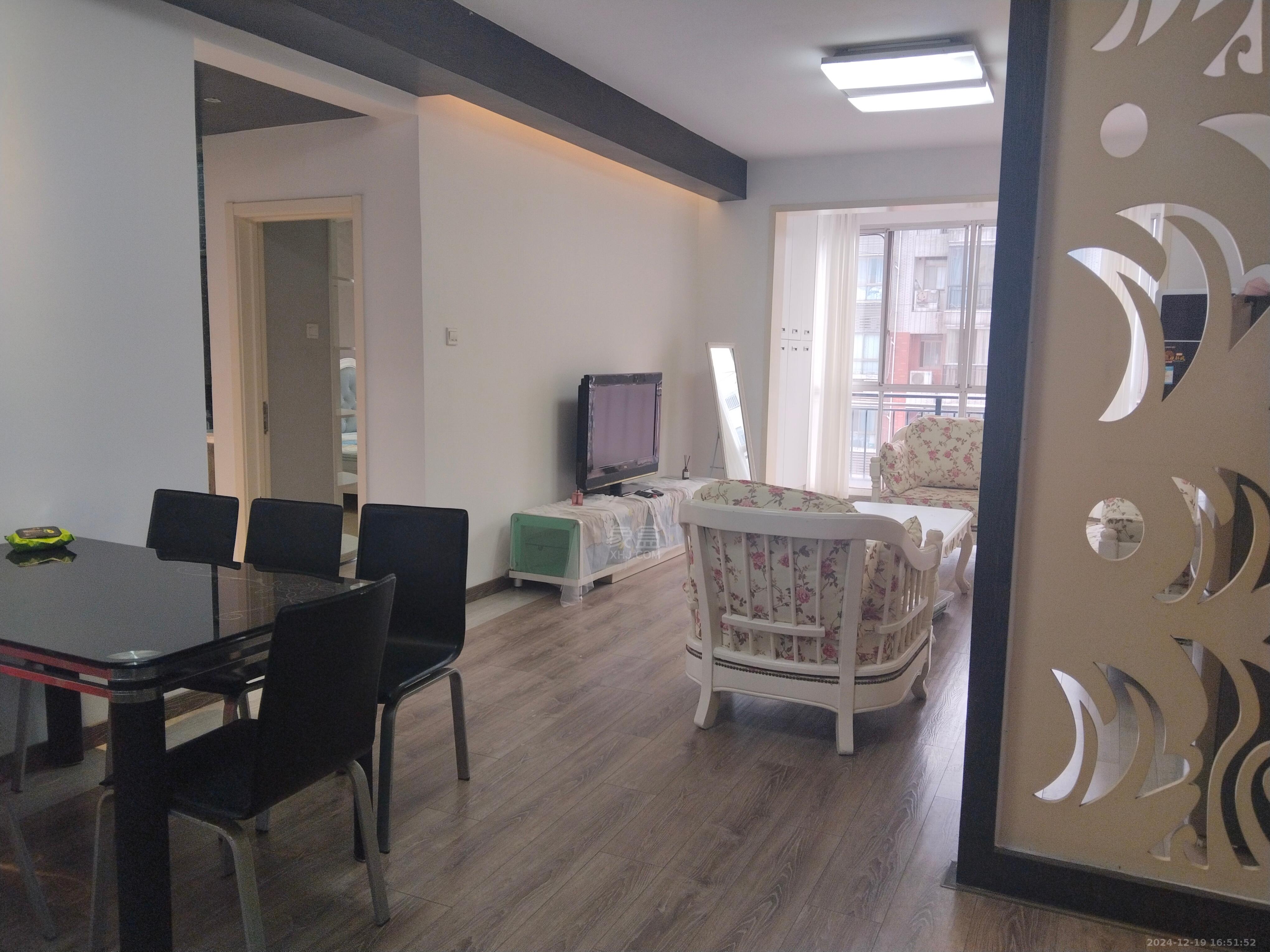 庐山恋 2室2厅1卫 1800.0元/月 庐山恋 2室2厅1卫 1800.0元/月室内图