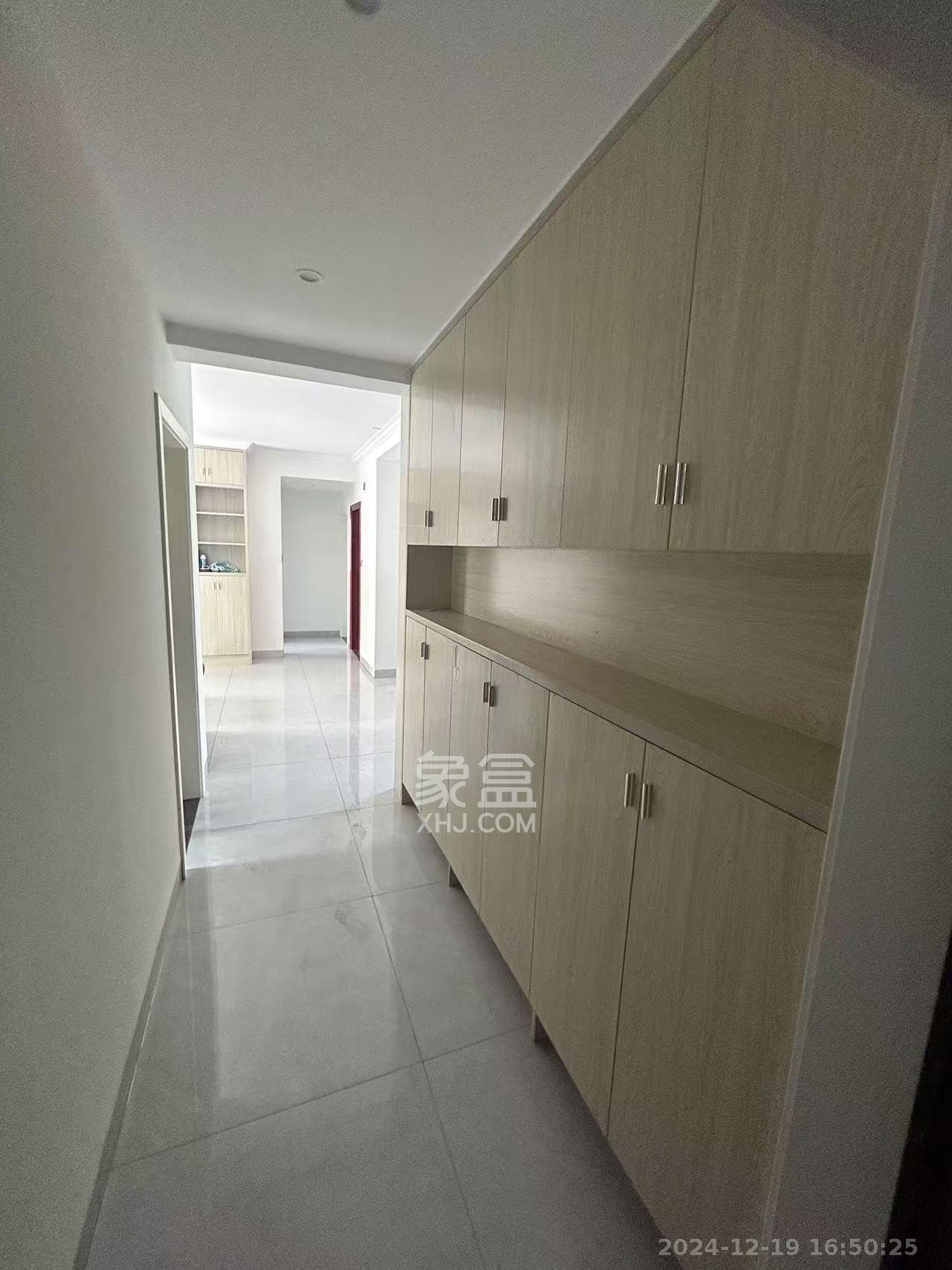 华龙家园(和泰家园) 3室2厅1卫 1900.0元/月 华龙家园(和泰家园) 3室2厅1卫 1900.0元/月室内图