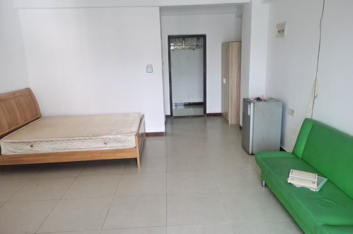 佳尚公寓 1室1厅1卫 48.0万 佳尚公寓 1室1厅1卫 48.0万客厅