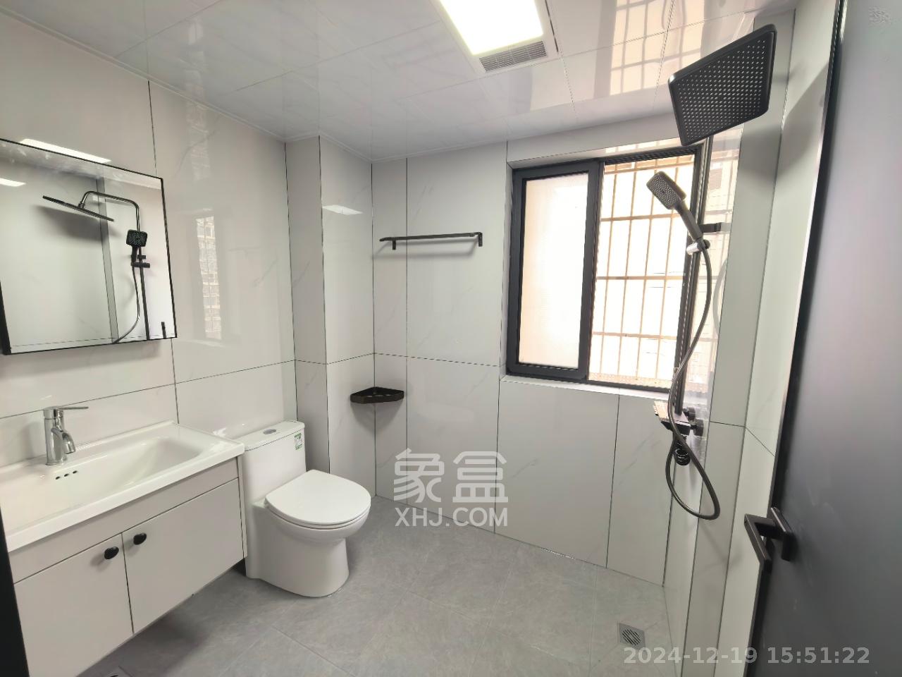 桥头家园三期  3室2厅2卫    2200.0元/月室内图