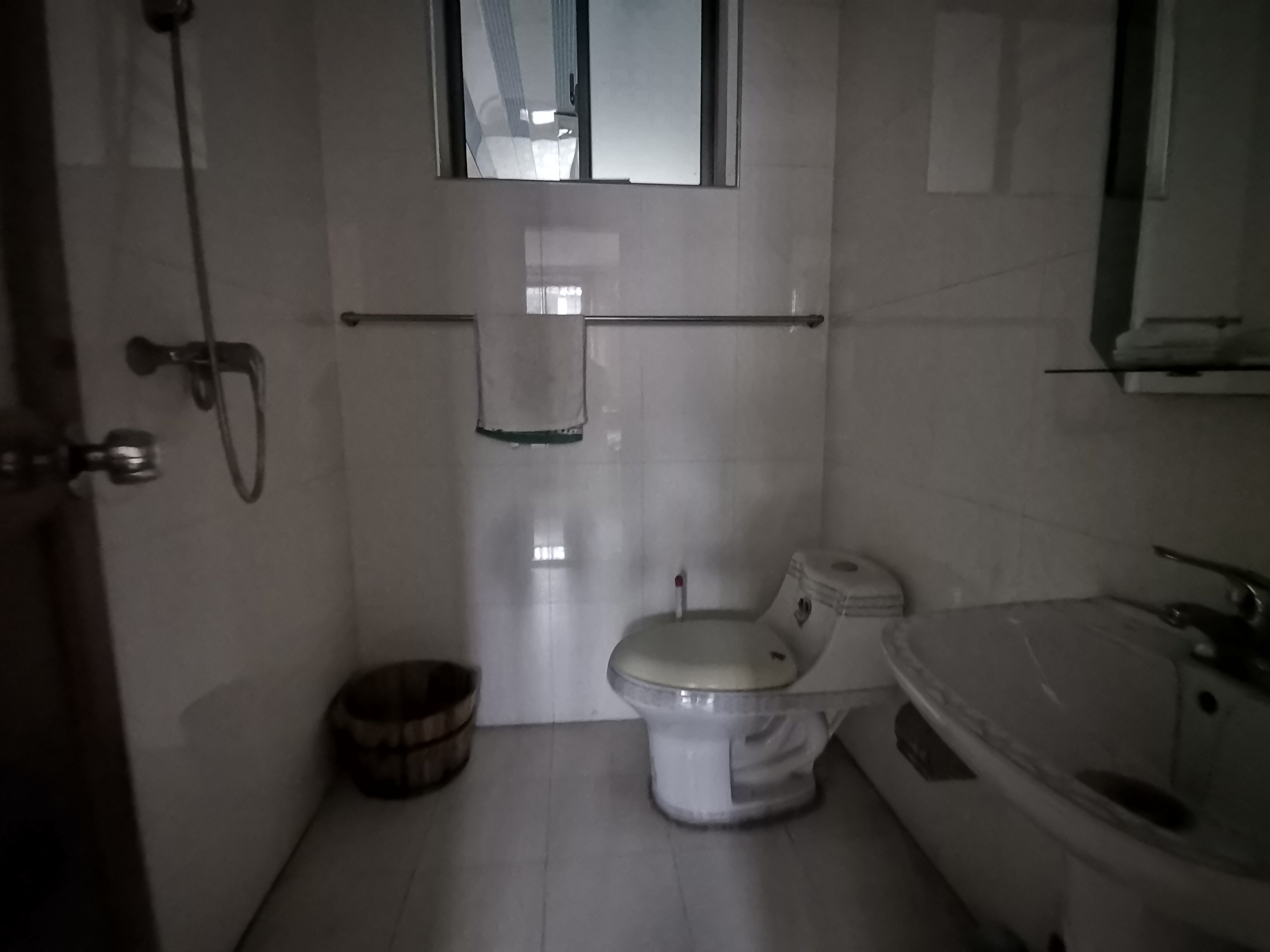 邮政家属楼  1室0厅0卫    53.8万 邮政家属楼  1室0厅0卫    53.8万客厅