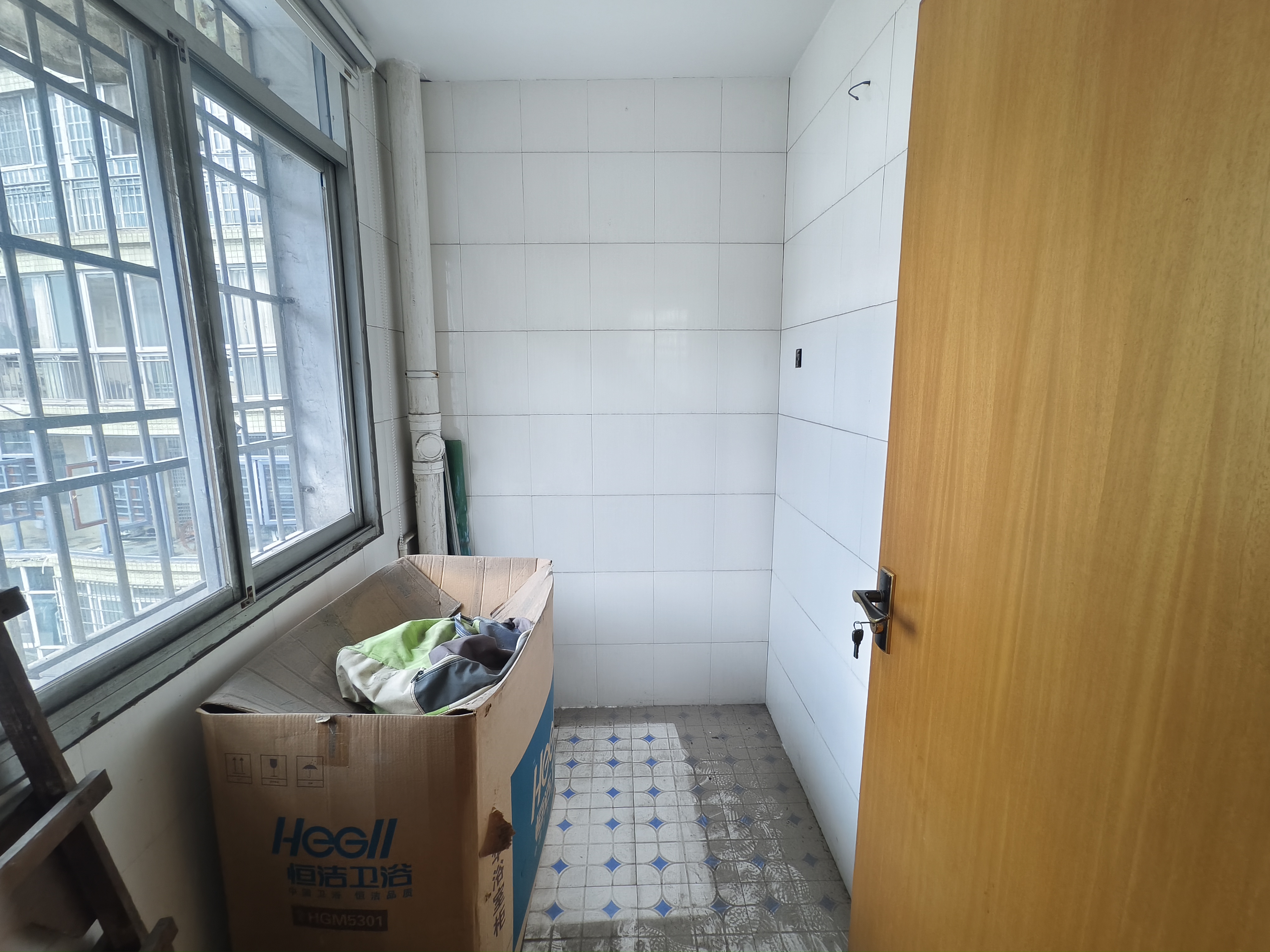 市商业局家属楼  3室2厅2卫    49.8万客厅