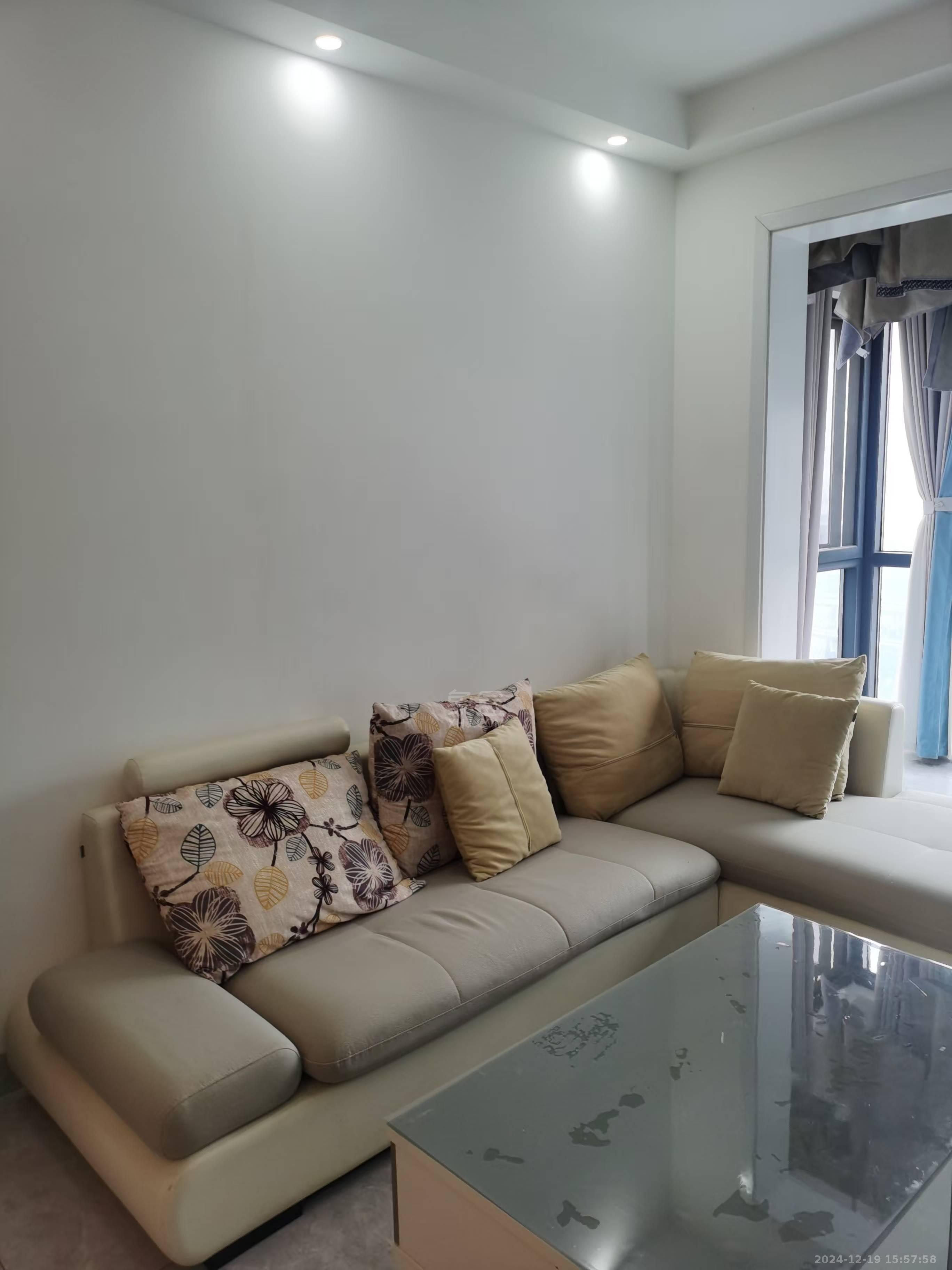 春藤小镇 3室2厅1卫 1800.0元/月 春藤小镇 3室2厅1卫 1800.0元/月室内图