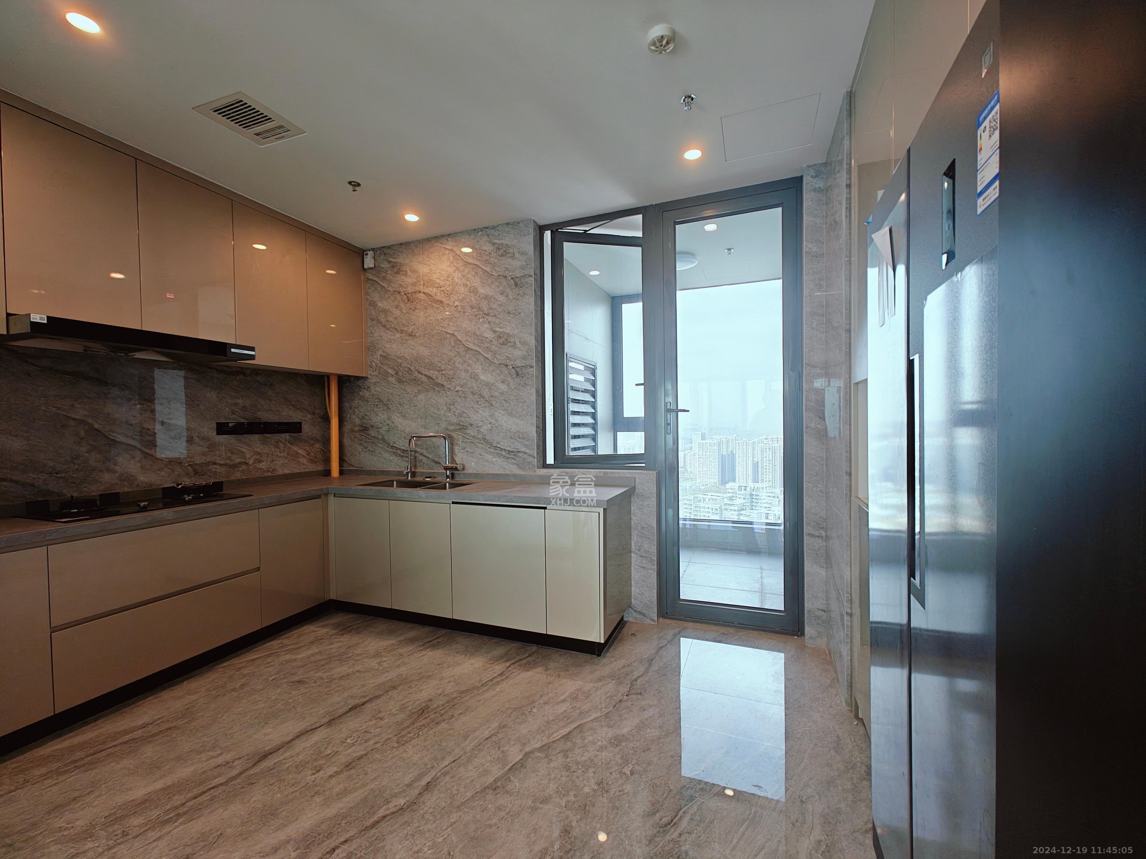 旭辉铂悦湘江 4室2厅3卫 18000.0元/月 旭辉铂悦湘江 4室2厅3卫 18000.0元/月室内图