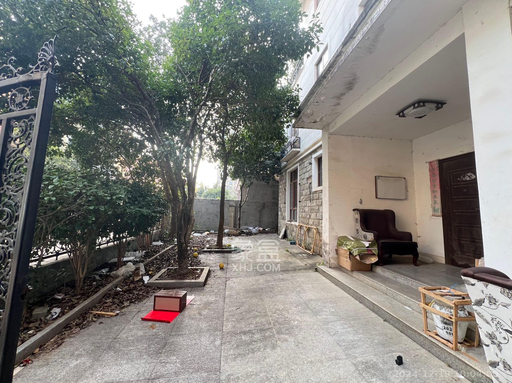 御景龙城  6室2厅2卫   12000.00元/月