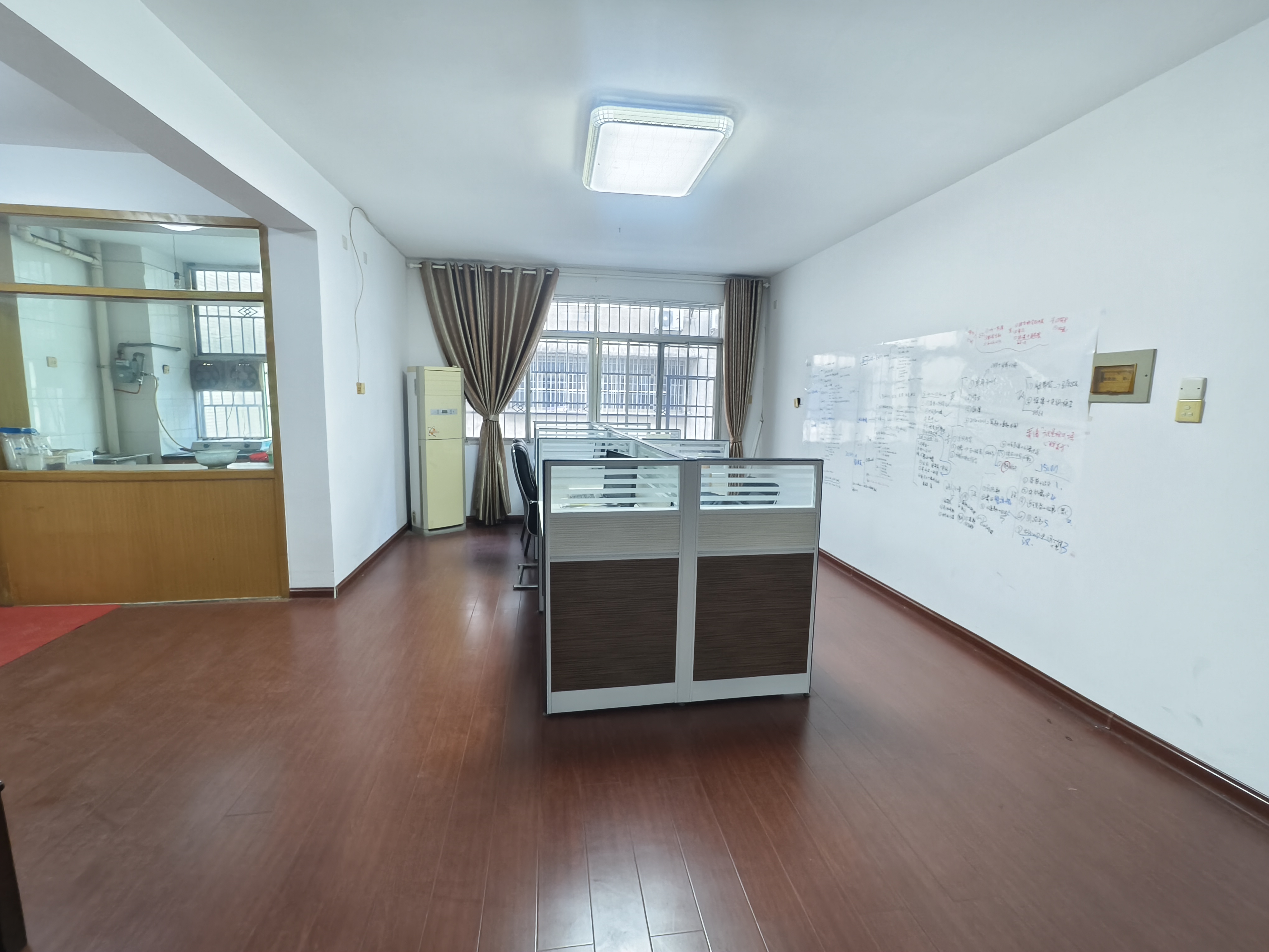 市商业局家属楼 3室2厅2卫 49.8万 市商业局家属楼 3室2厅2卫 49.8万客厅