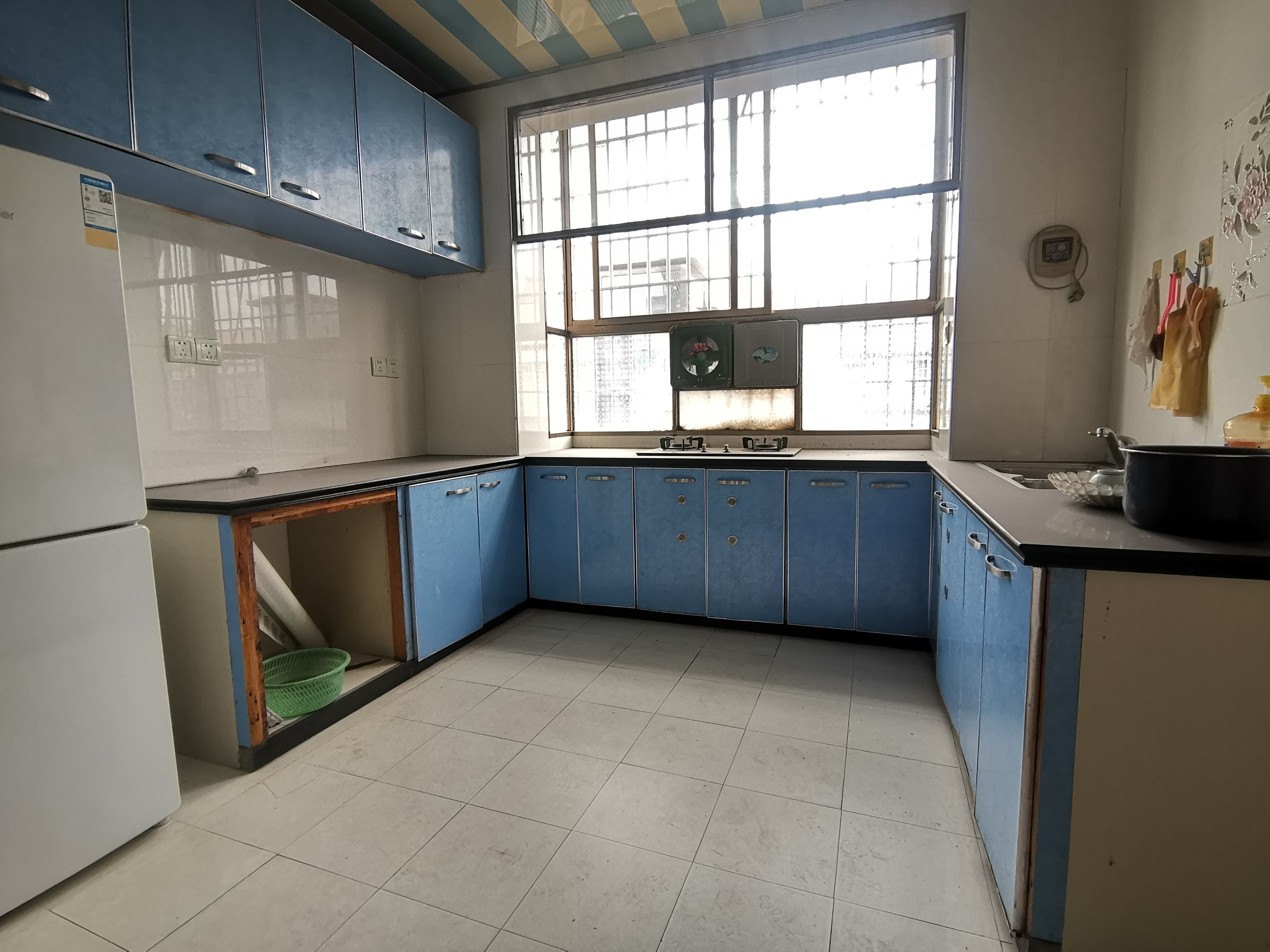 邮政家属楼  1室0厅0卫    53.8万 邮政家属楼  1室0厅0卫    53.8万客厅