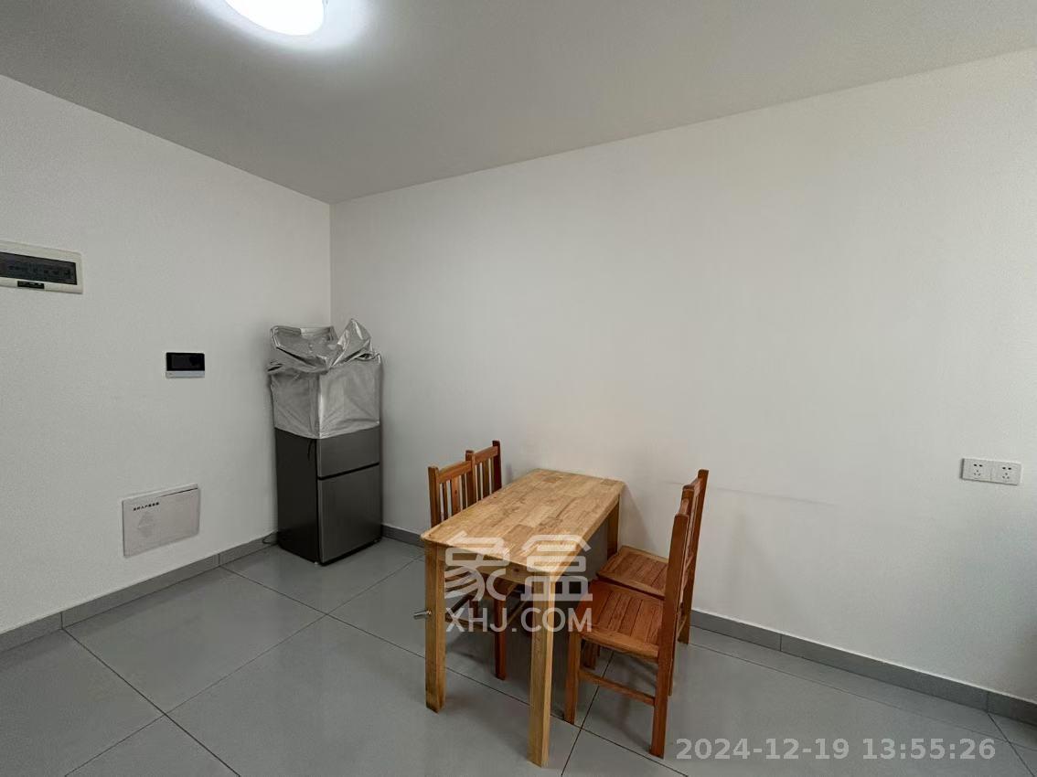 芙蓉万国城MOMA(卓越汇富苑) 3室1厅1卫 2400.0元/月 芙蓉万国城MOMA(卓越汇富苑) 3室1厅1卫 2400.0元/月室内图