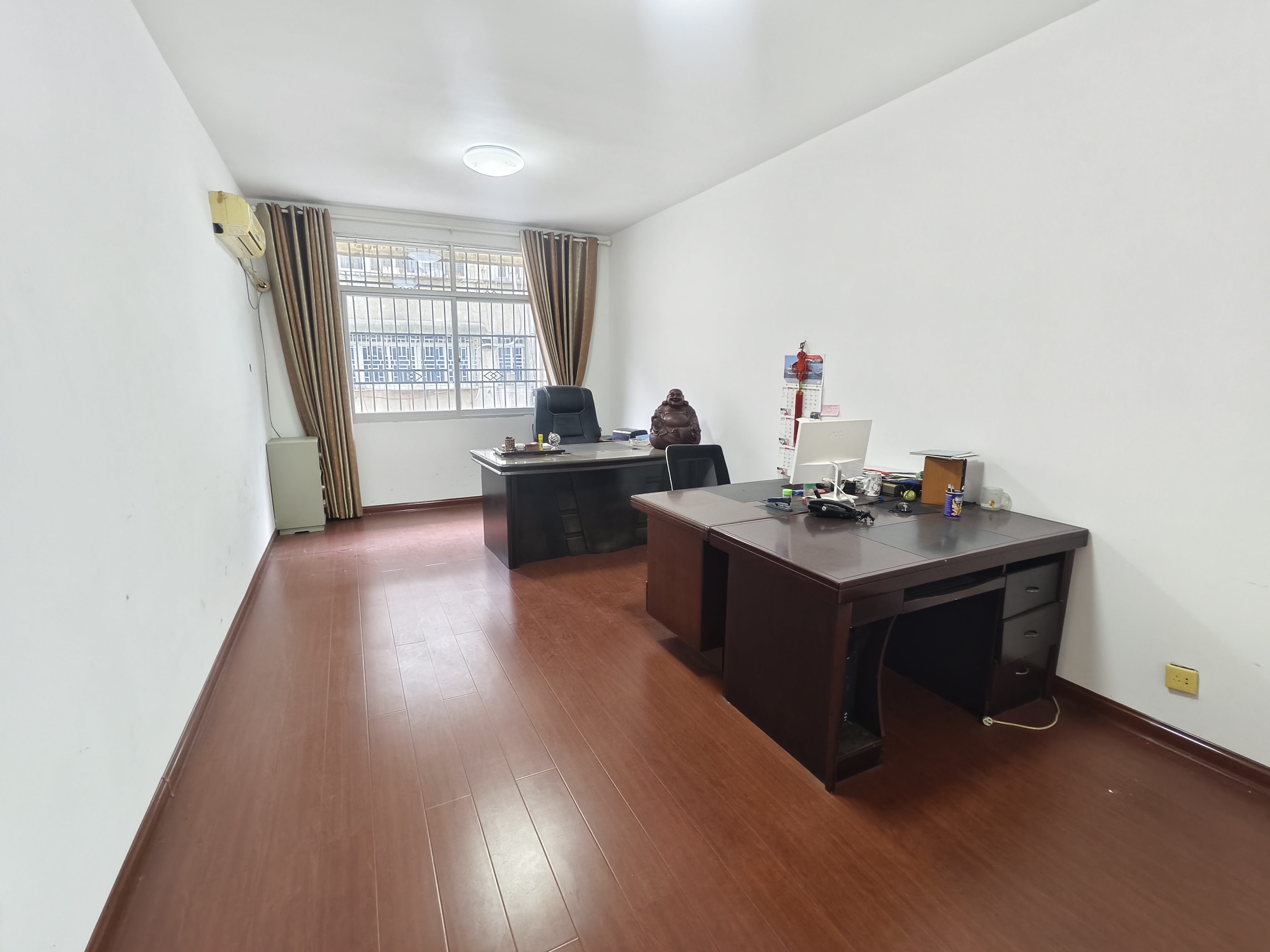 市商业局家属楼  3室2厅2卫    49.8万客厅