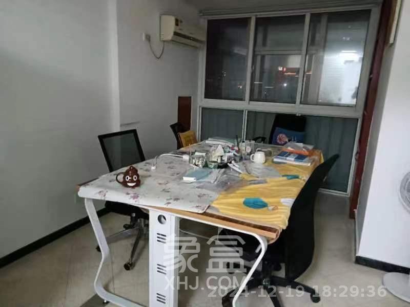 新时代广场  3室2厅2卫    2800.0元/月室内图