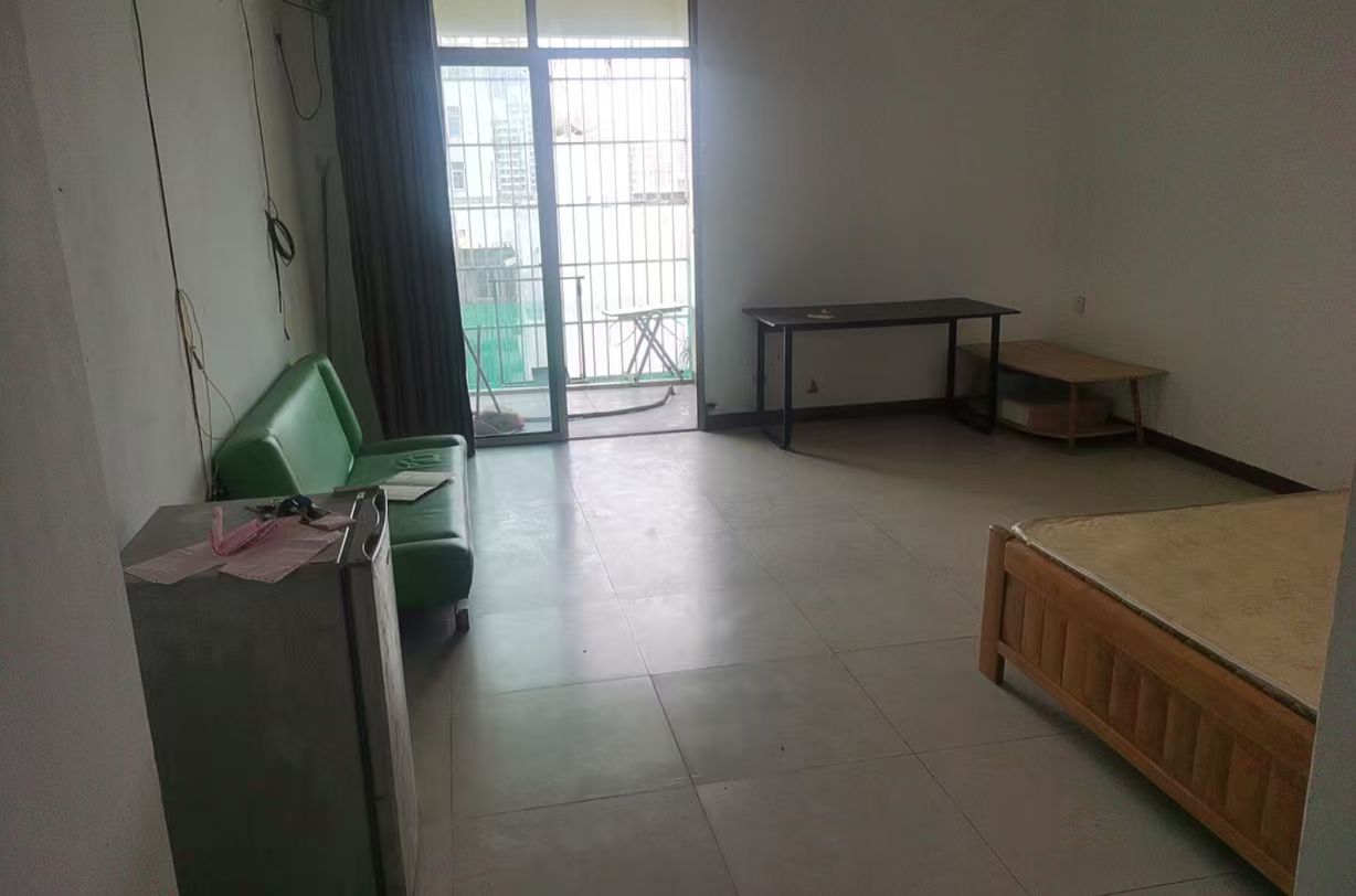 佳尚公寓 1室1厅1卫 48.0万 佳尚公寓 1室1厅1卫 48.0万客厅