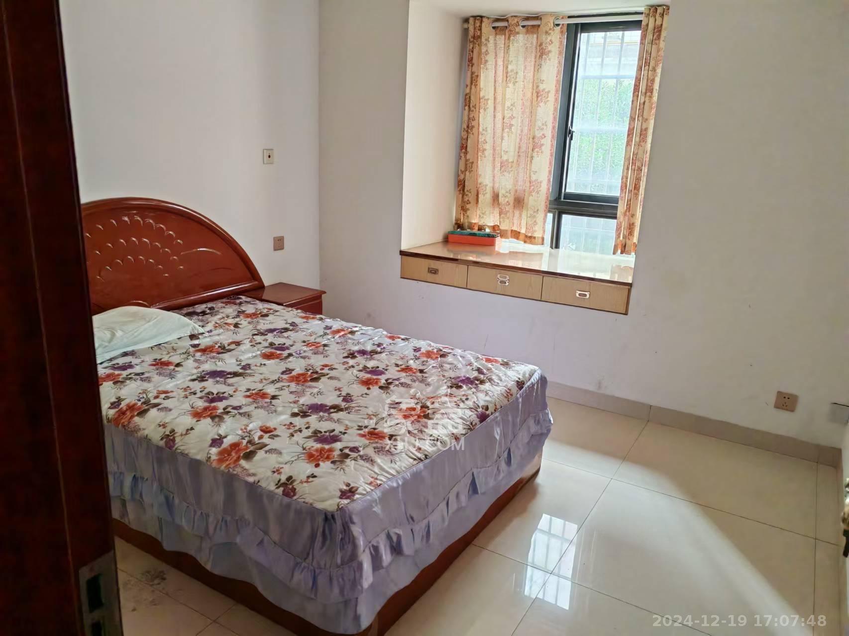 华龙家园(和泰家园) 3室2厅2卫 2300.0元/月 华龙家园(和泰家园) 3室2厅2卫 2300.0元/月室内图