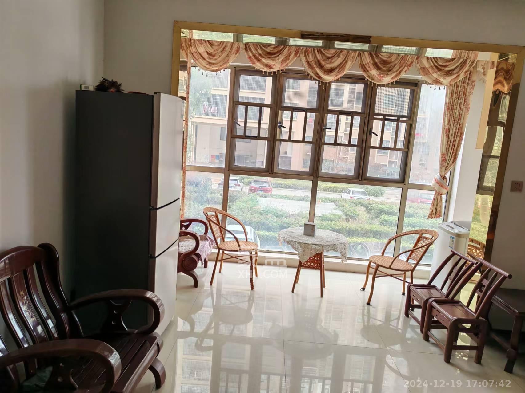 华龙家园(和泰家园) 3室2厅2卫 2300.0元/月 华龙家园(和泰家园) 3室2厅2卫 2300.0元/月室内图