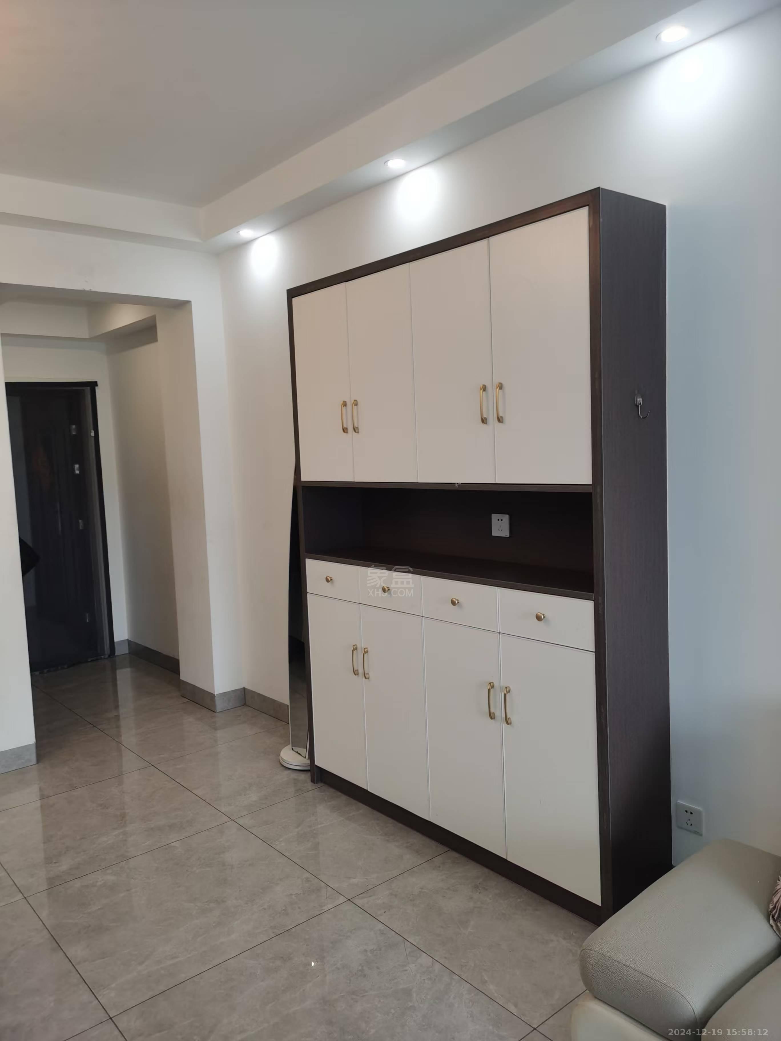 春藤小镇 3室2厅1卫 1800.0元/月 春藤小镇 3室2厅1卫 1800.0元/月室内图