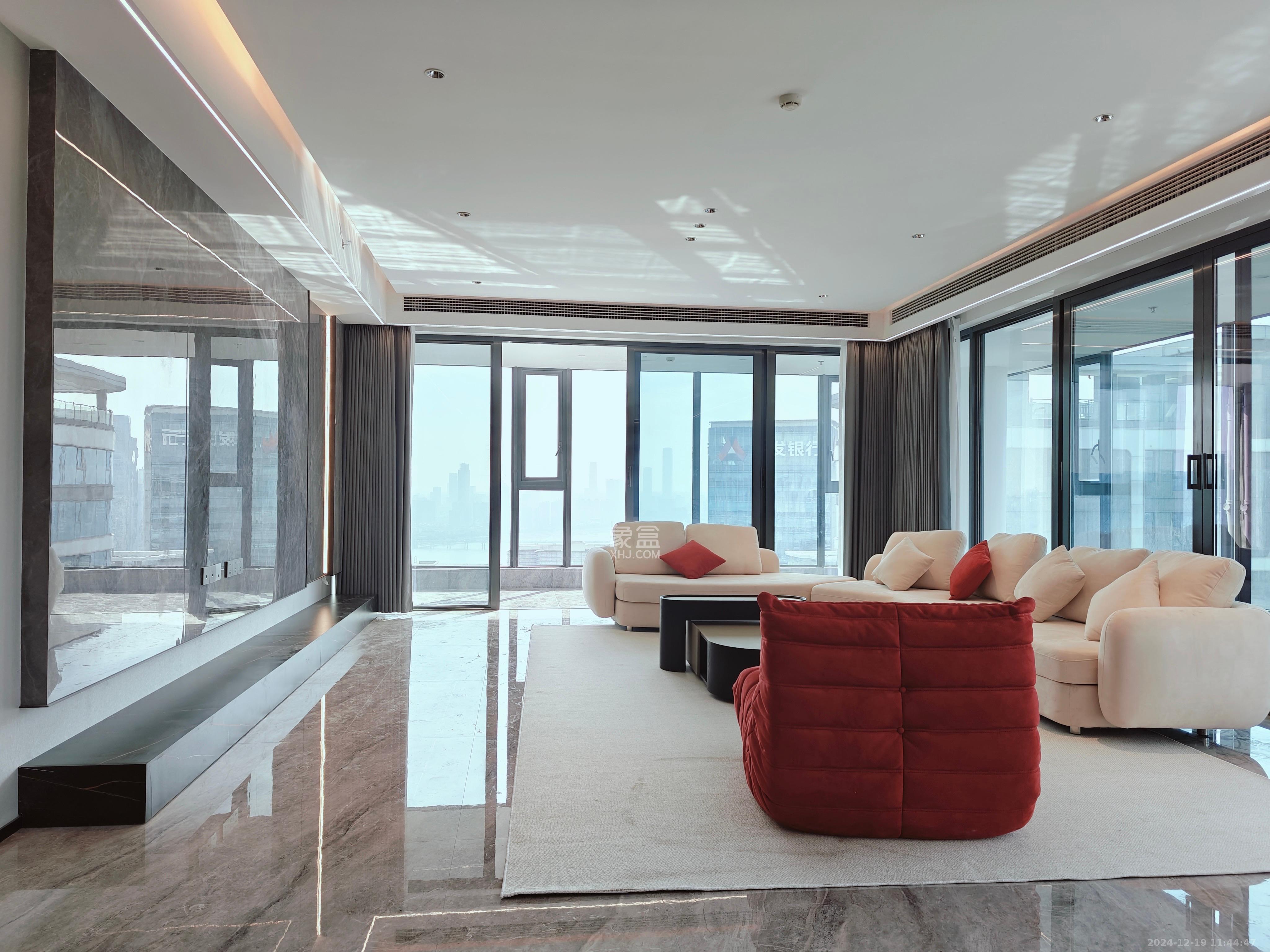 旭辉铂悦湘江 4室2厅3卫 18000.0元/月 旭辉铂悦湘江 4室2厅3卫 18000.0元/月室内图