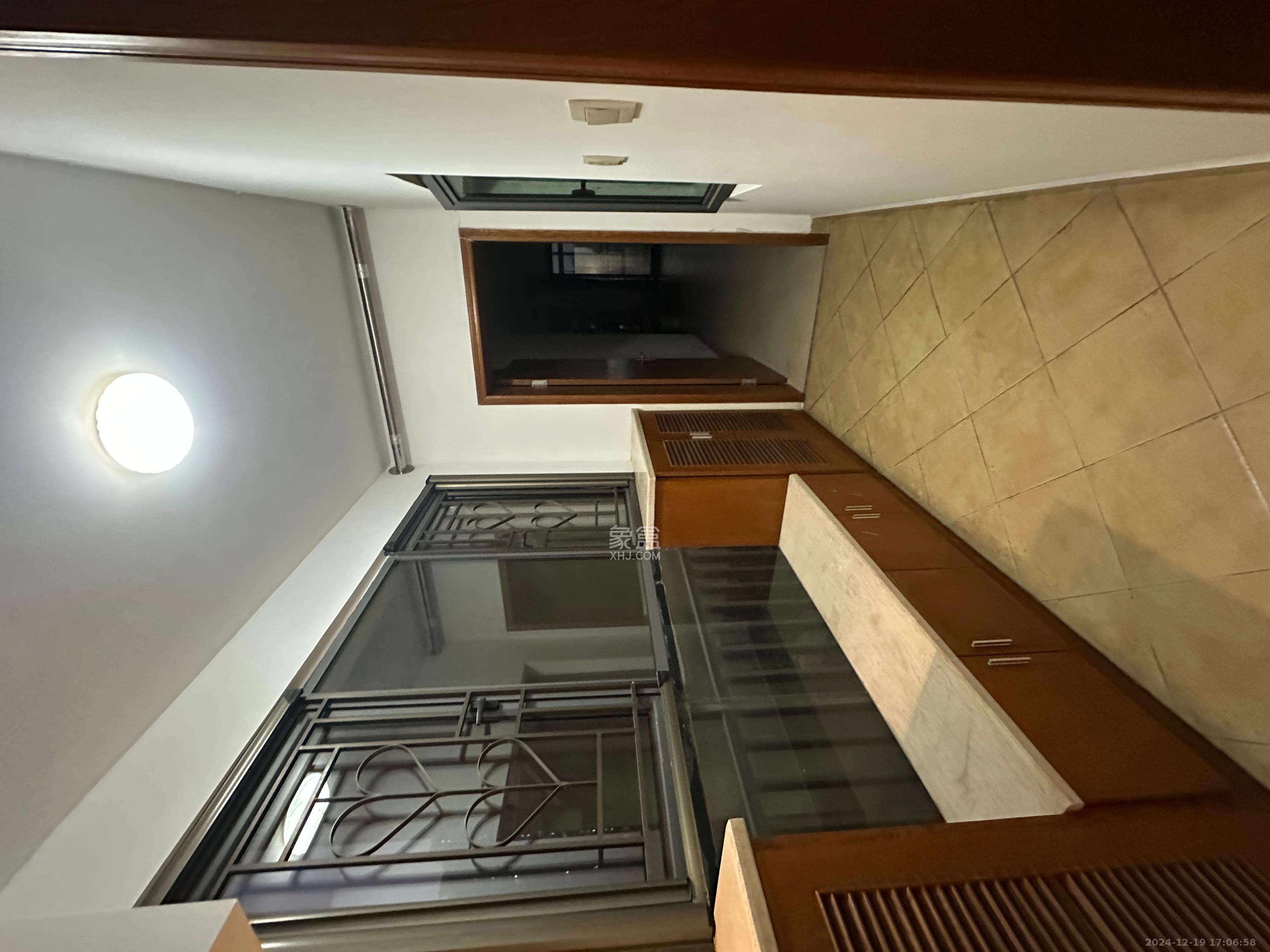 卓越蔚蓝海岸一期  2室2厅1卫    2500.0元/月室内图