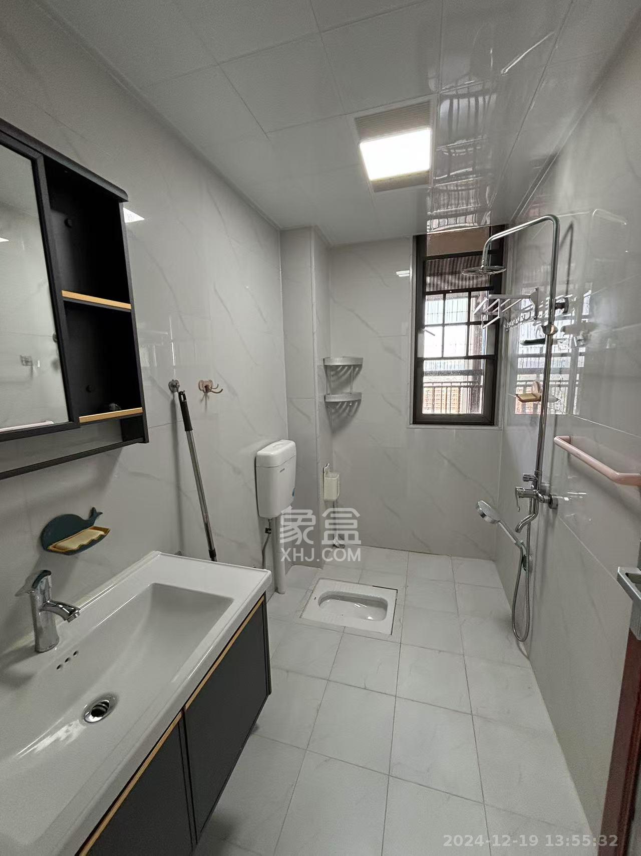 芙蓉万国城MOMA(卓越汇富苑) 3室1厅1卫 2400.0元/月 芙蓉万国城MOMA(卓越汇富苑) 3室1厅1卫 2400.0元/月室内图