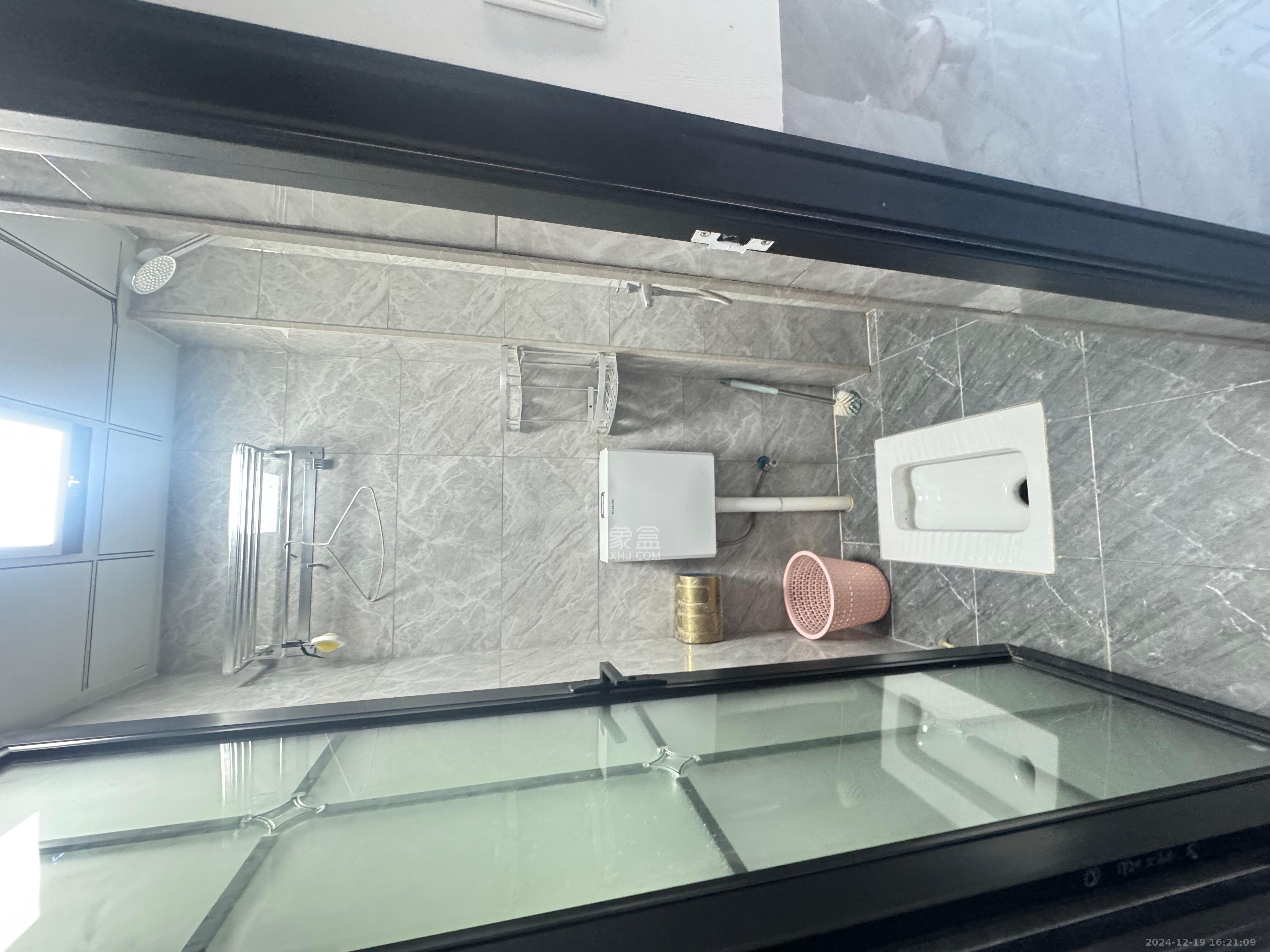 华龙家园(和泰家园)  1室1厅1卫    1000.0元/月 华龙家园(和泰家园)  1室1厅1卫    1000.0元/月室内图