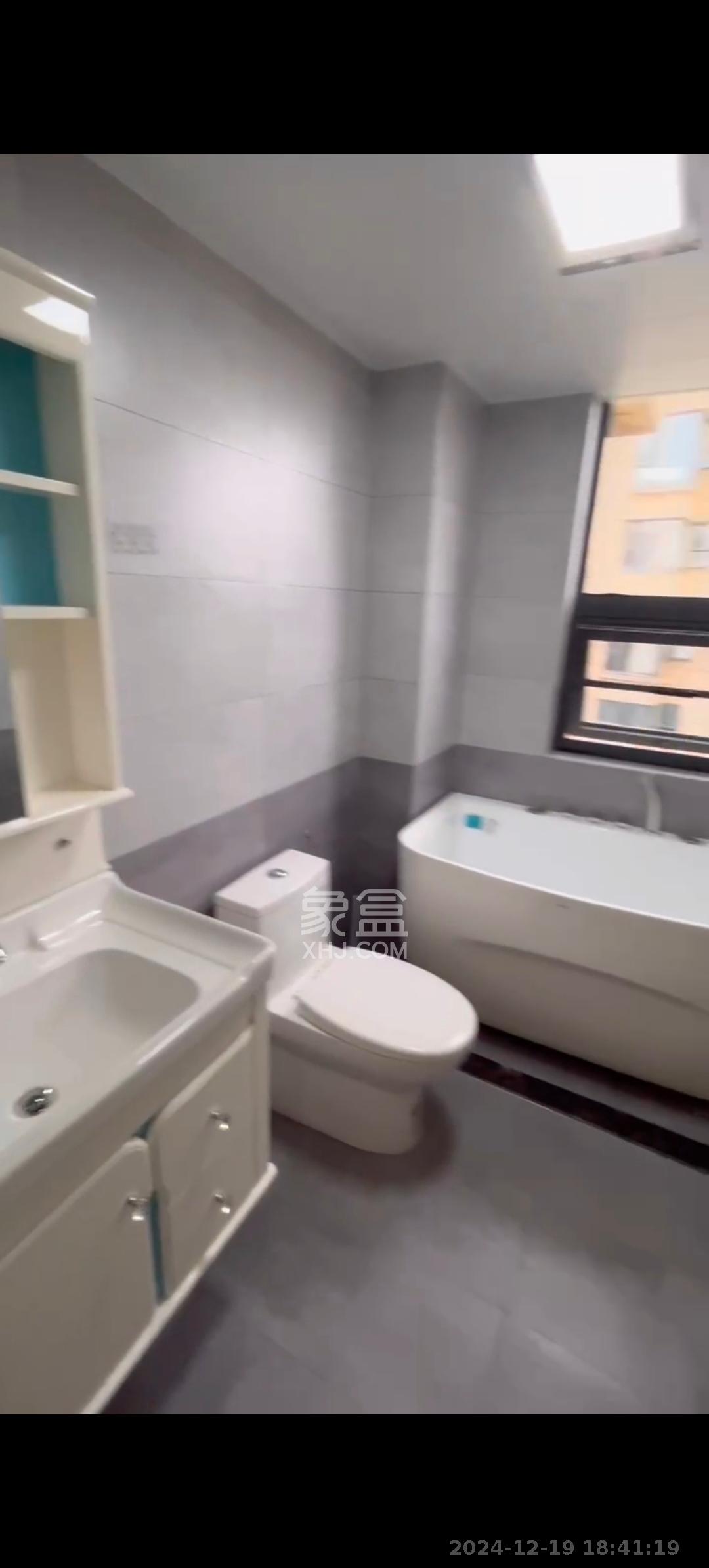 明发国际城  4室2厅2卫    2800.0元/月室内图