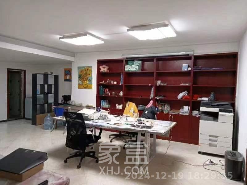 新时代广场  3室2厅2卫    2800.0元/月室内图