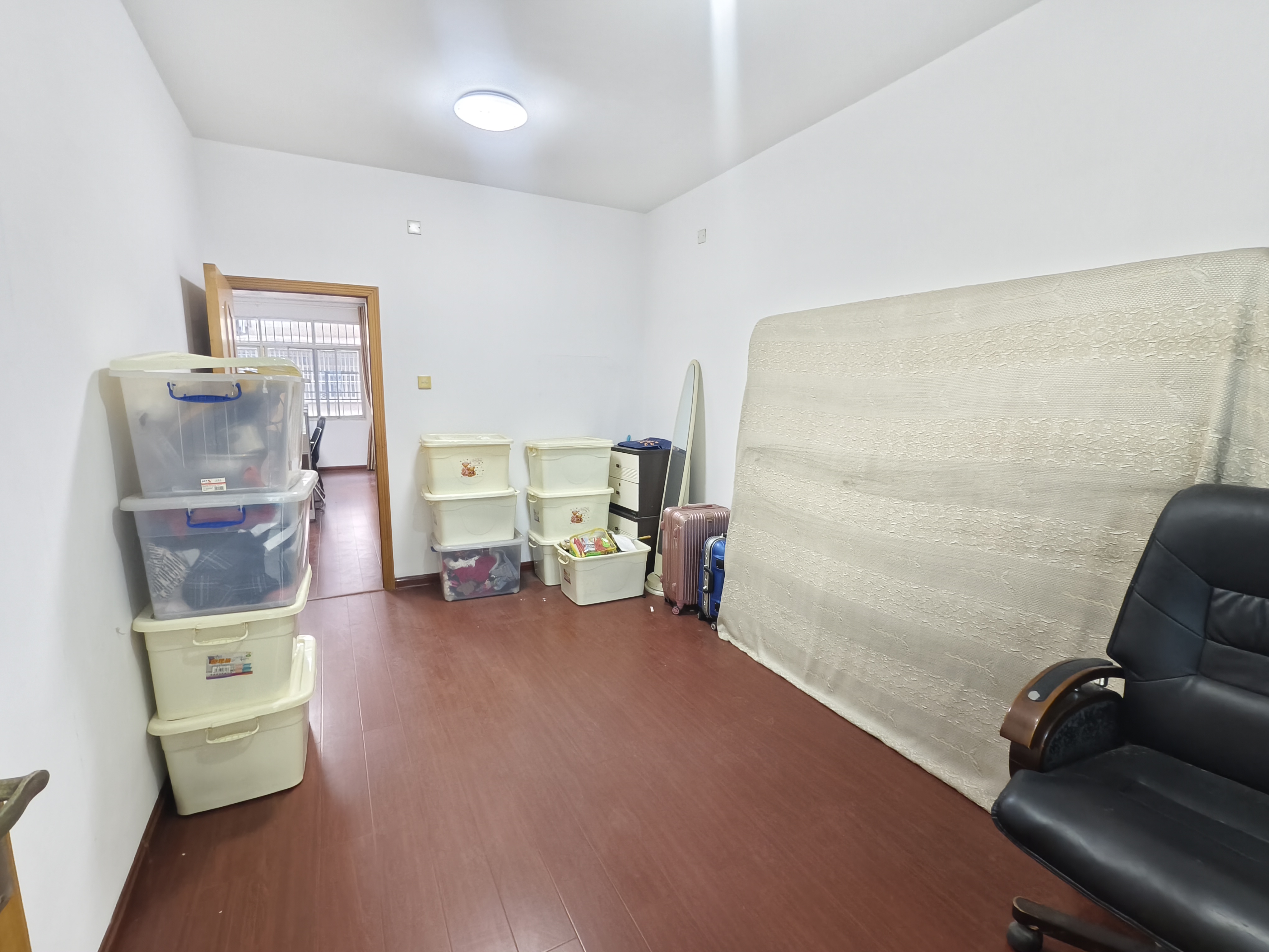 市商业局家属楼  3室2厅2卫    49.8万客厅