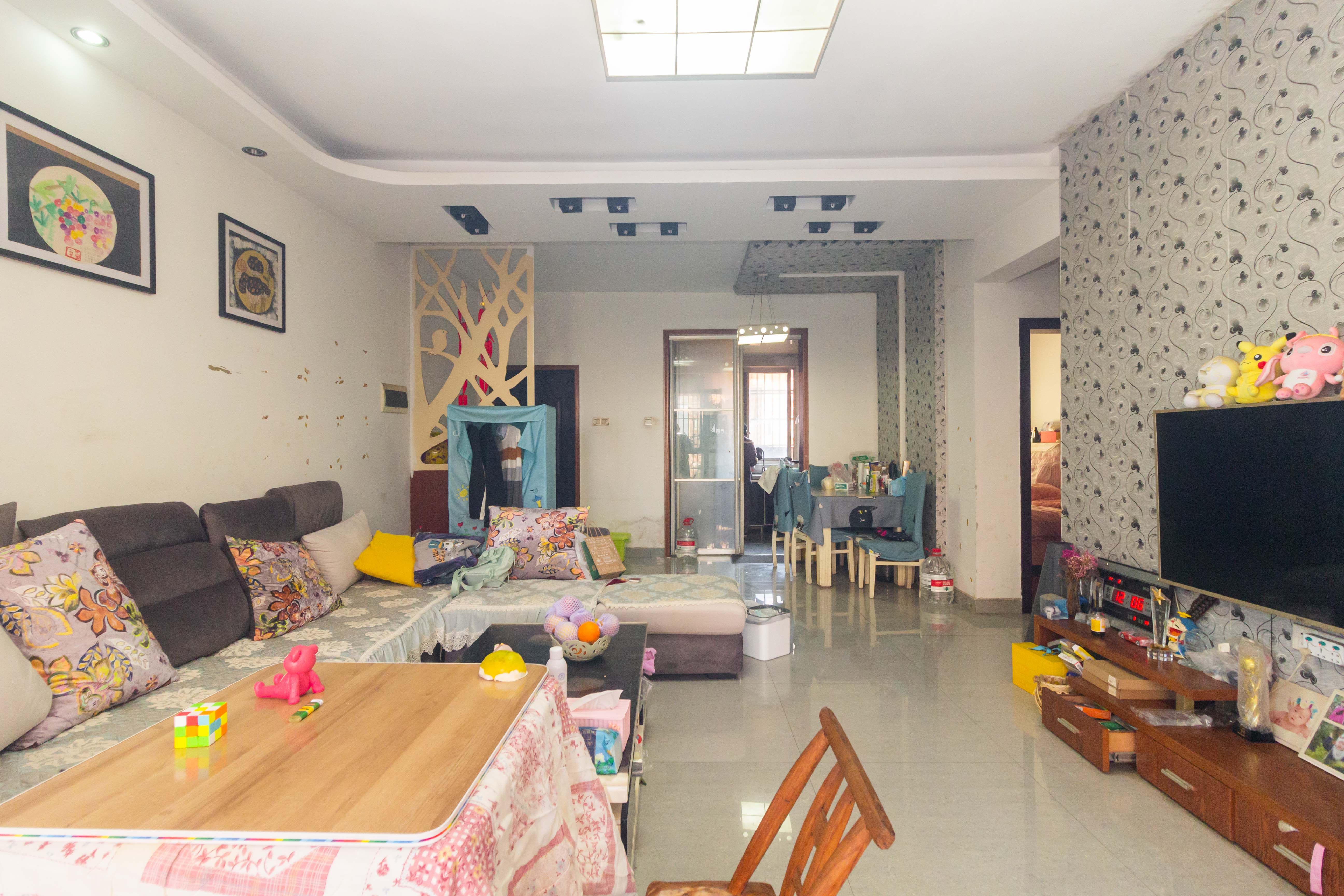 东城名苑 3室2厅2卫 61.8万 东城名苑 3室2厅2卫 61.8万客厅