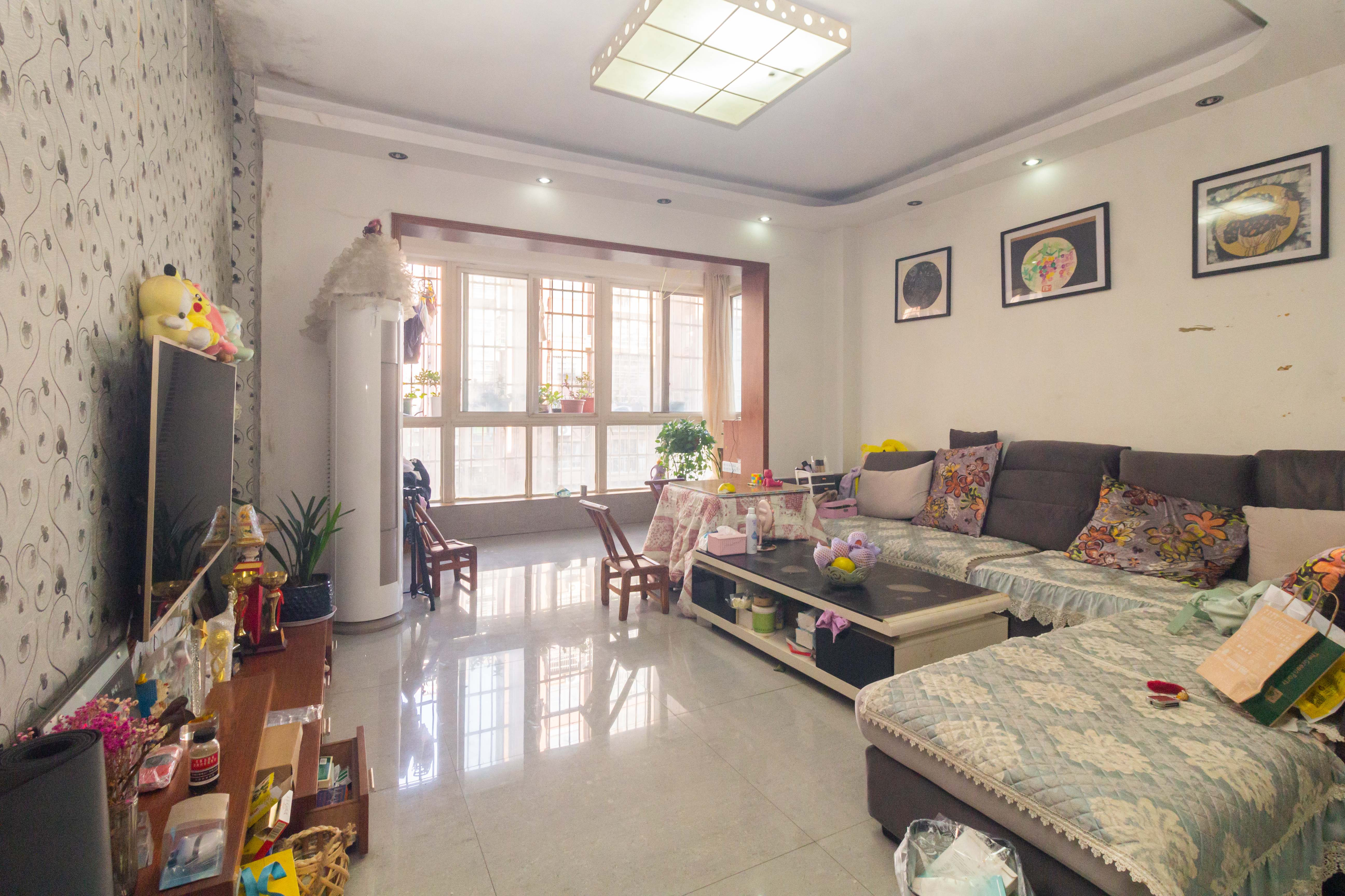 东城名苑 3室2厅2卫 61.8万 东城名苑 3室2厅2卫 61.8万客厅