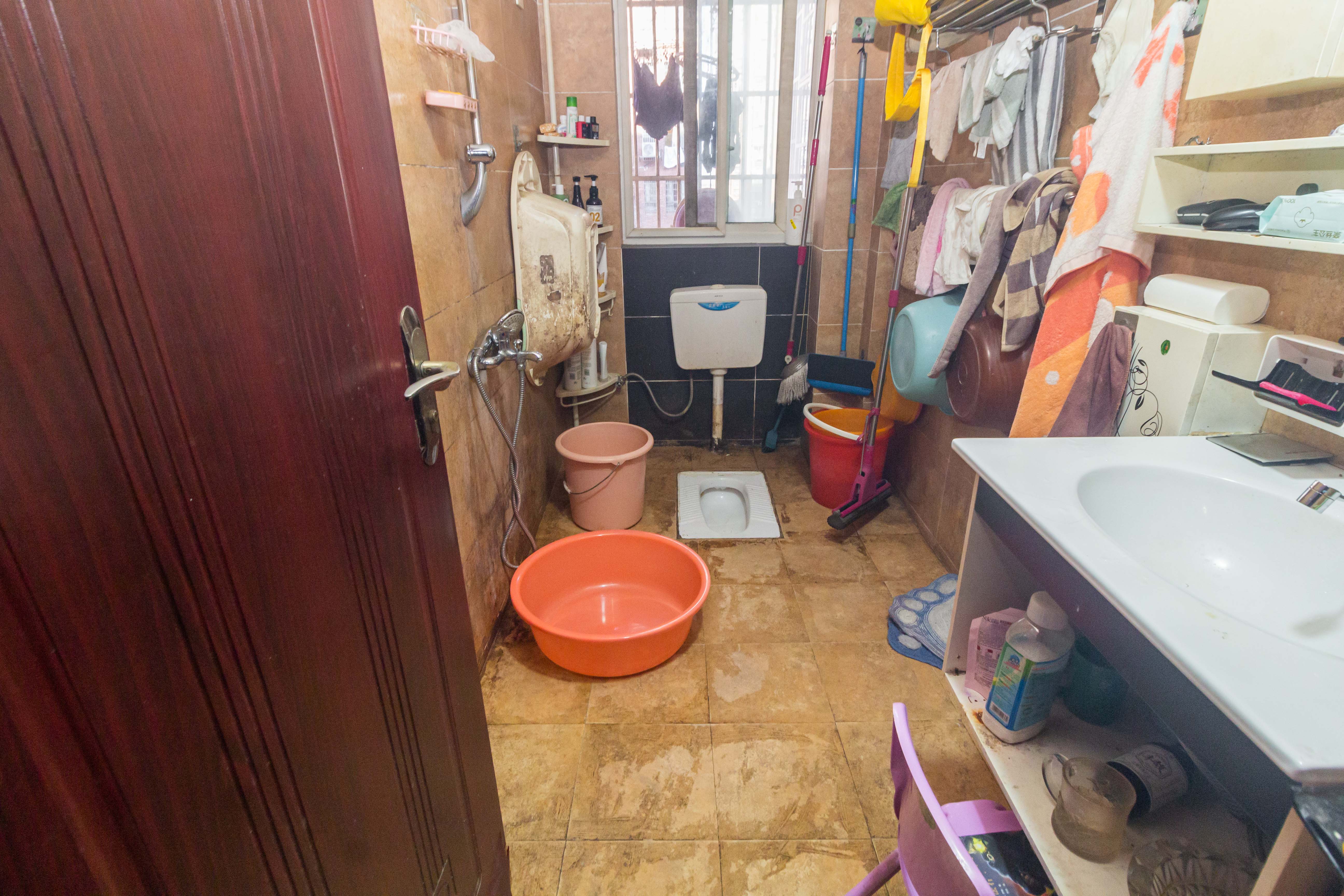 东城名苑 3室2厅2卫 61.8万 东城名苑 3室2厅2卫 61.8万卫生间