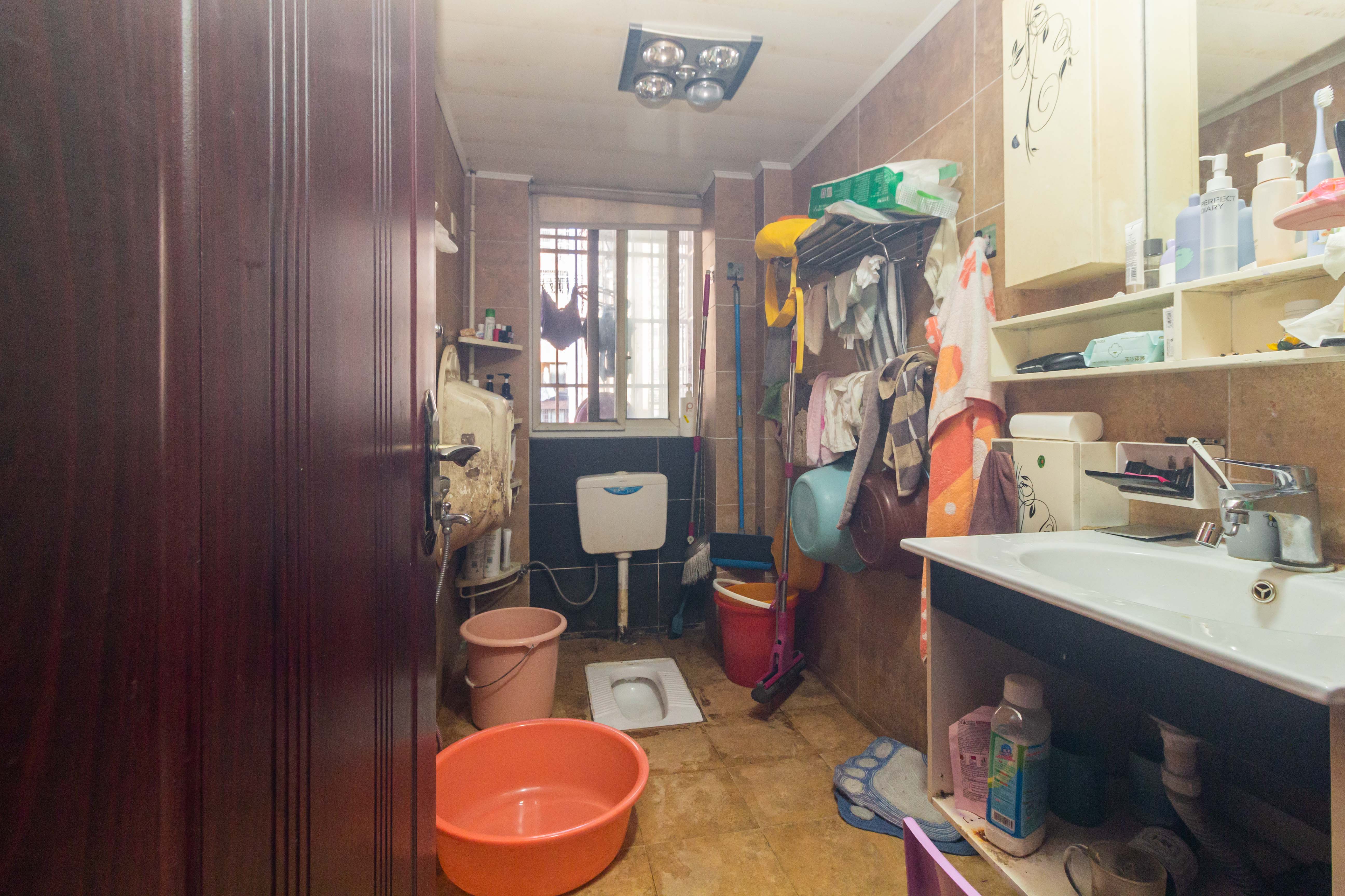 东城名苑 3室2厅2卫 61.8万 东城名苑 3室2厅2卫 61.8万卫生间