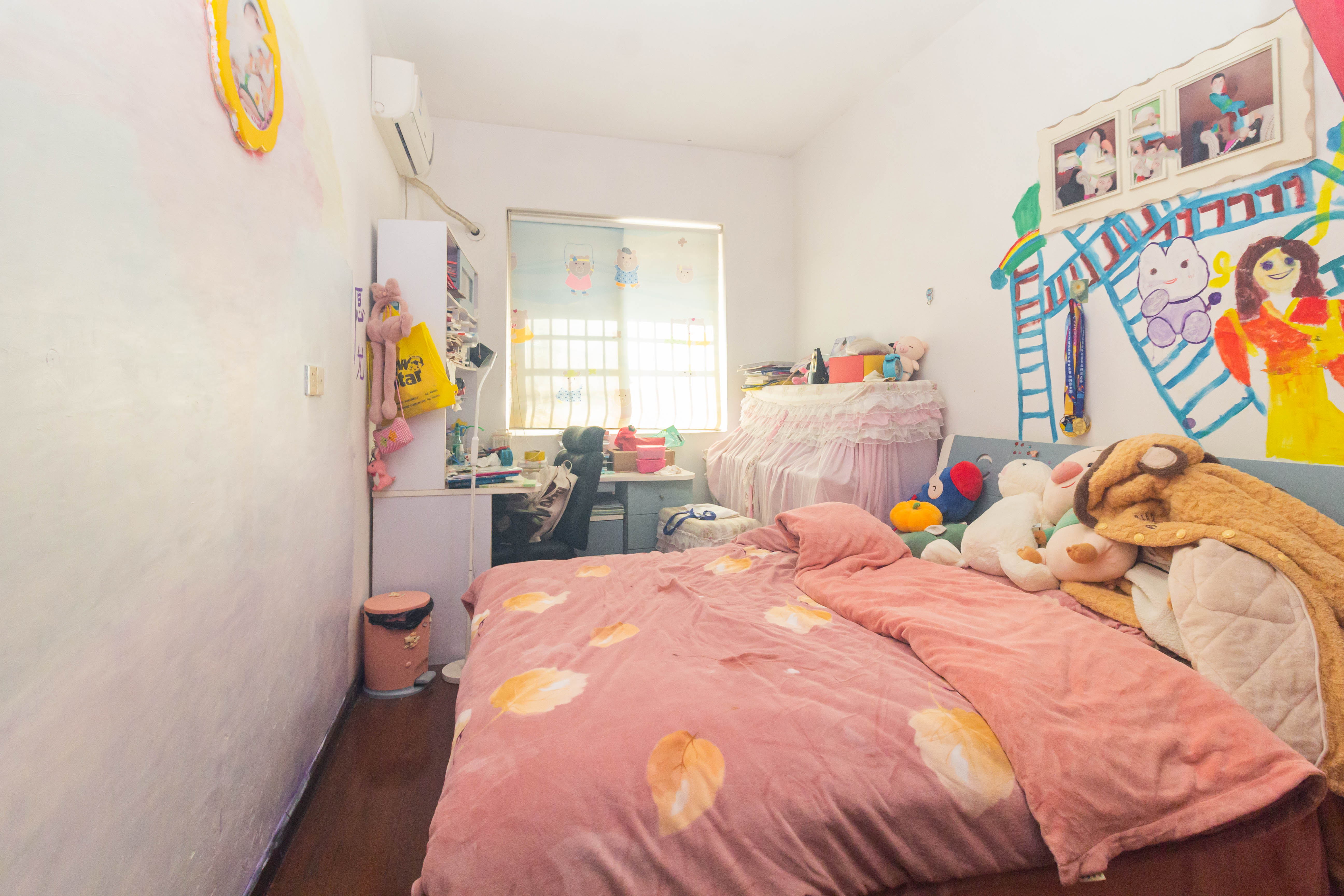 东城名苑 3室2厅2卫 61.8万 东城名苑 3室2厅2卫 61.8万卧室