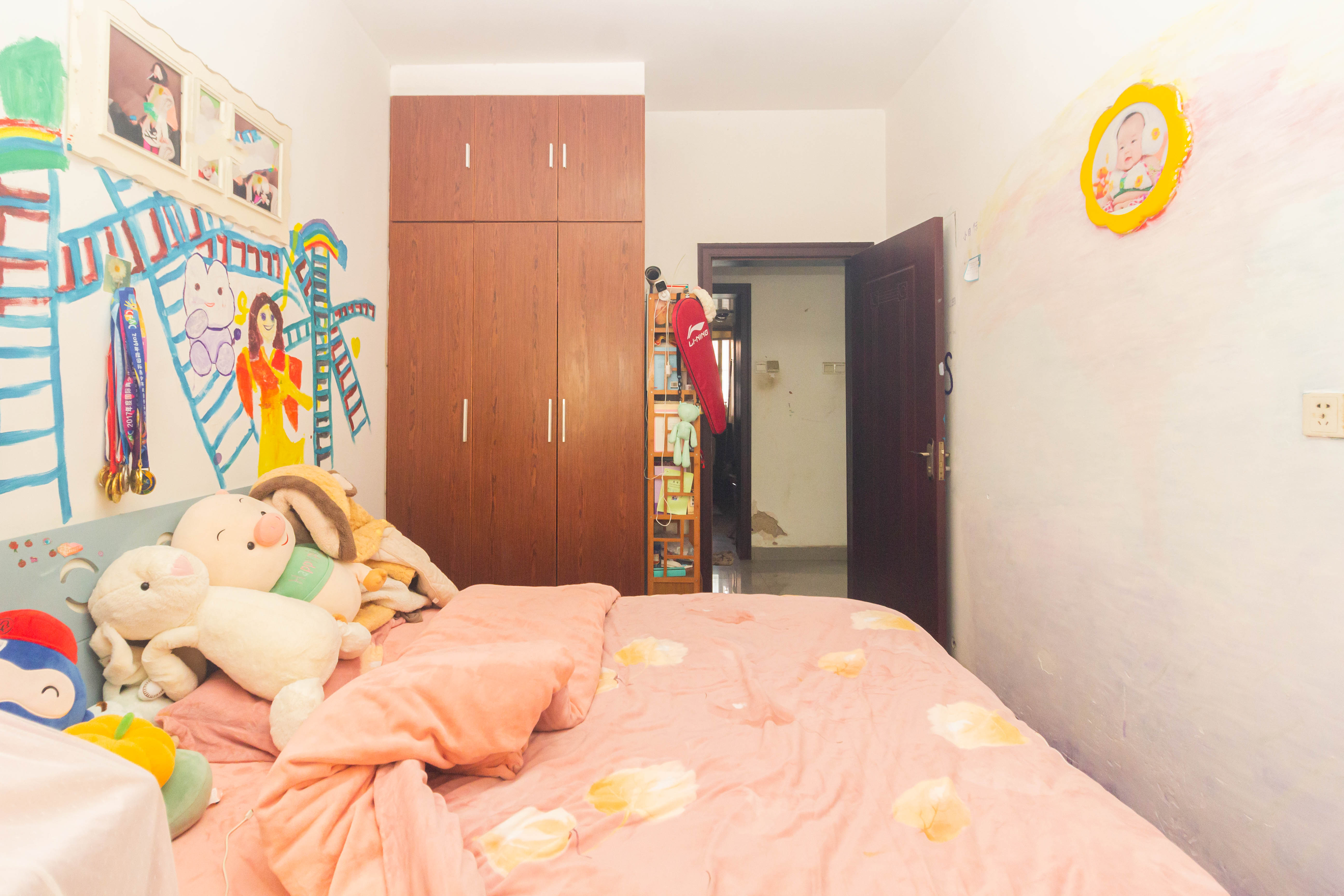 东城名苑 3室2厅2卫 61.8万 东城名苑 3室2厅2卫 61.8万卧室