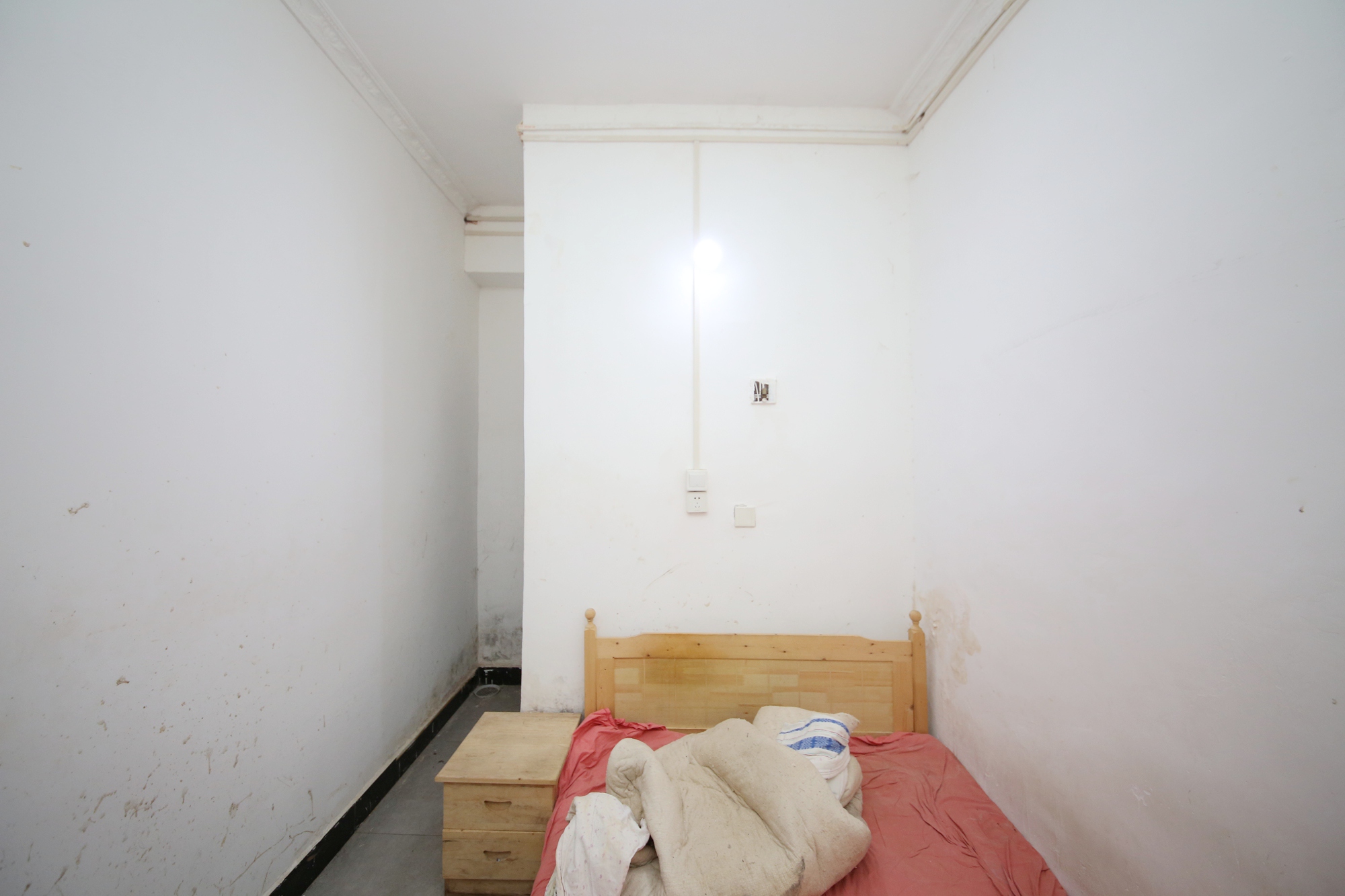 燕山街社区  3室3厅3卫   52.80万卧室