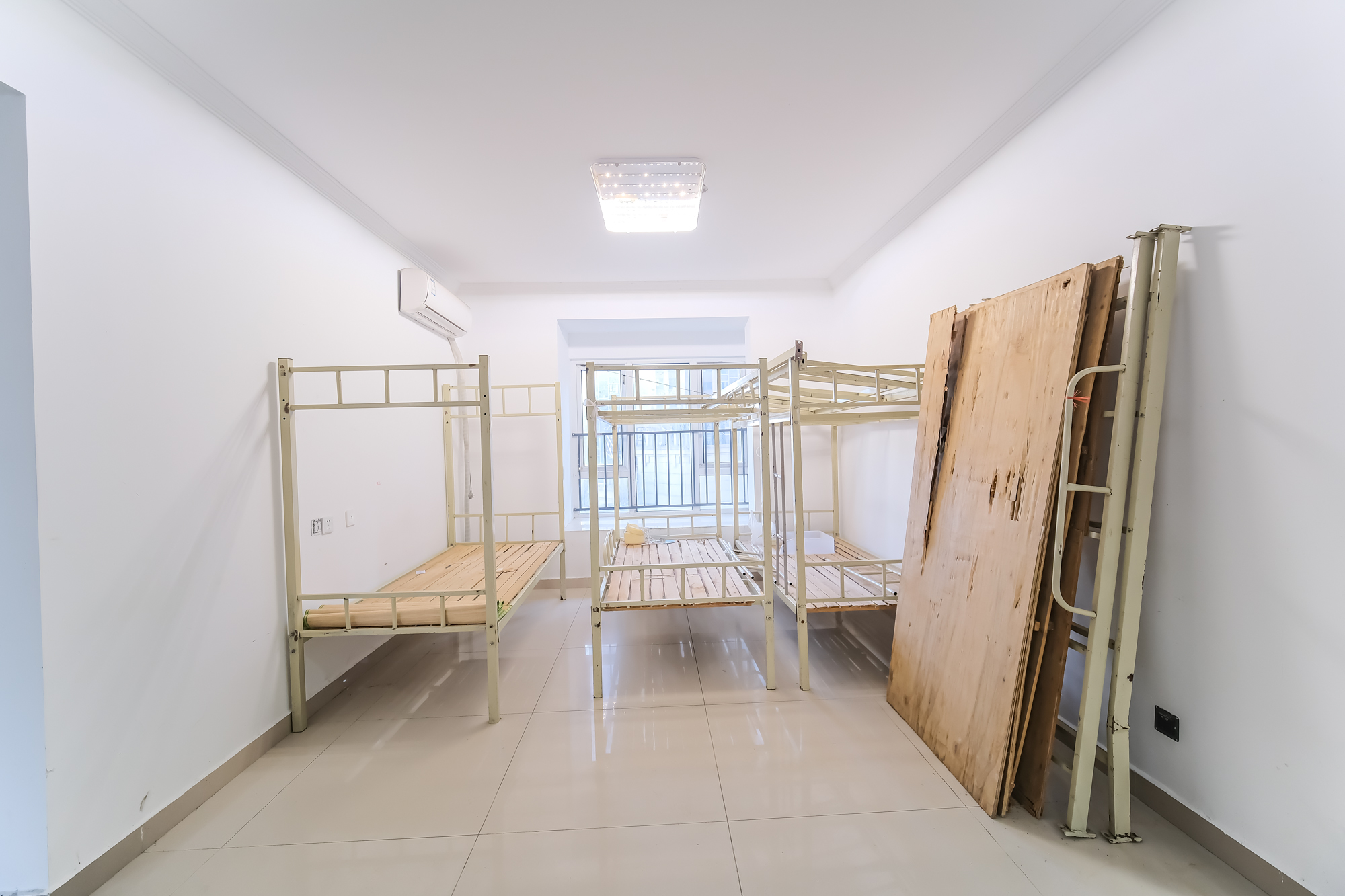 荣盛花语城  3室2厅1卫    68.0万 荣盛花语城  3室2厅1卫    68.0万客厅