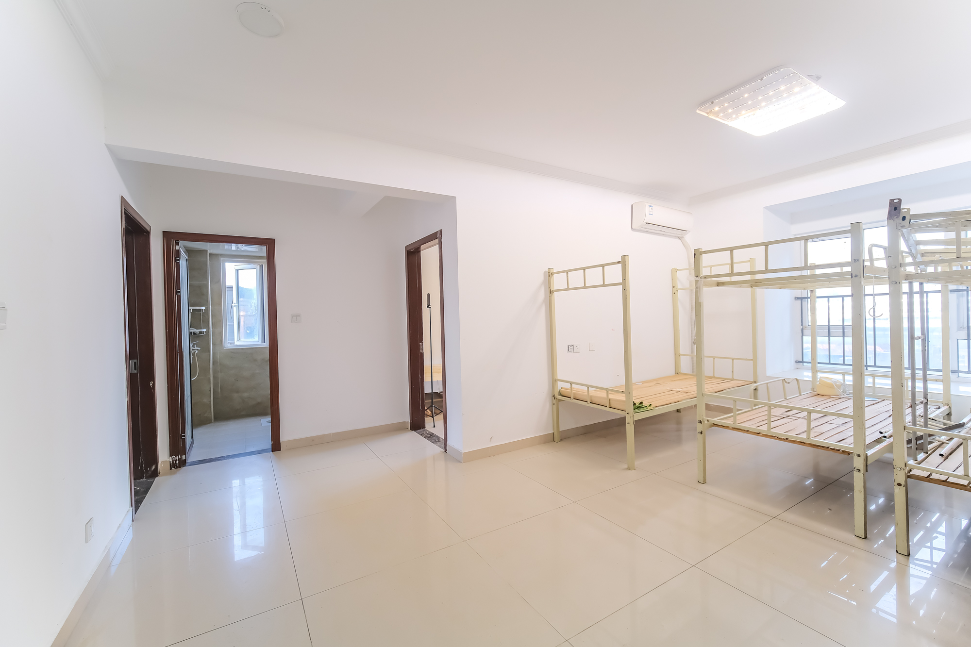 荣盛花语城  3室2厅1卫    68.0万 荣盛花语城  3室2厅1卫    68.0万客厅